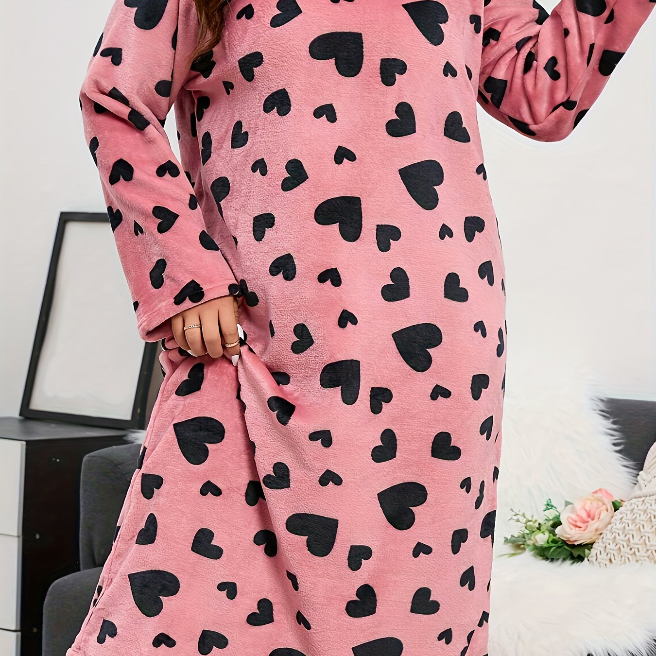 Image of Fashion Heart Print Flannel Plus Size Women's Nightgown