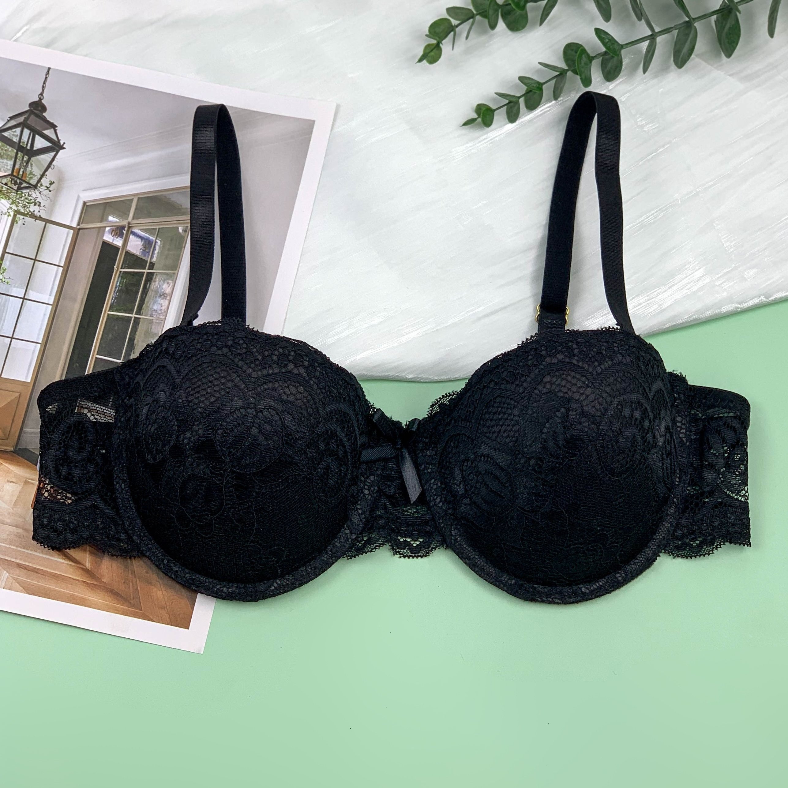 2023 Fashion Sexy Design Contrast Color Black & Nude Floral Lace Soft Under  Wire Woman Bra with Fix Cup - China Bra and Soft price
