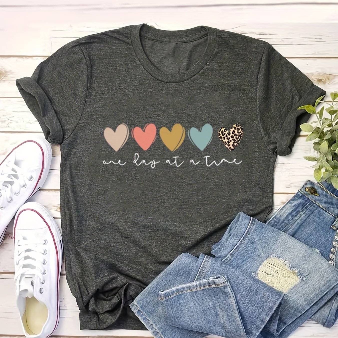 TEMU Hearts Print T-shirt, Short Sleeve Crew Neck Casual Top For Summer & Spring, Women's Clothing