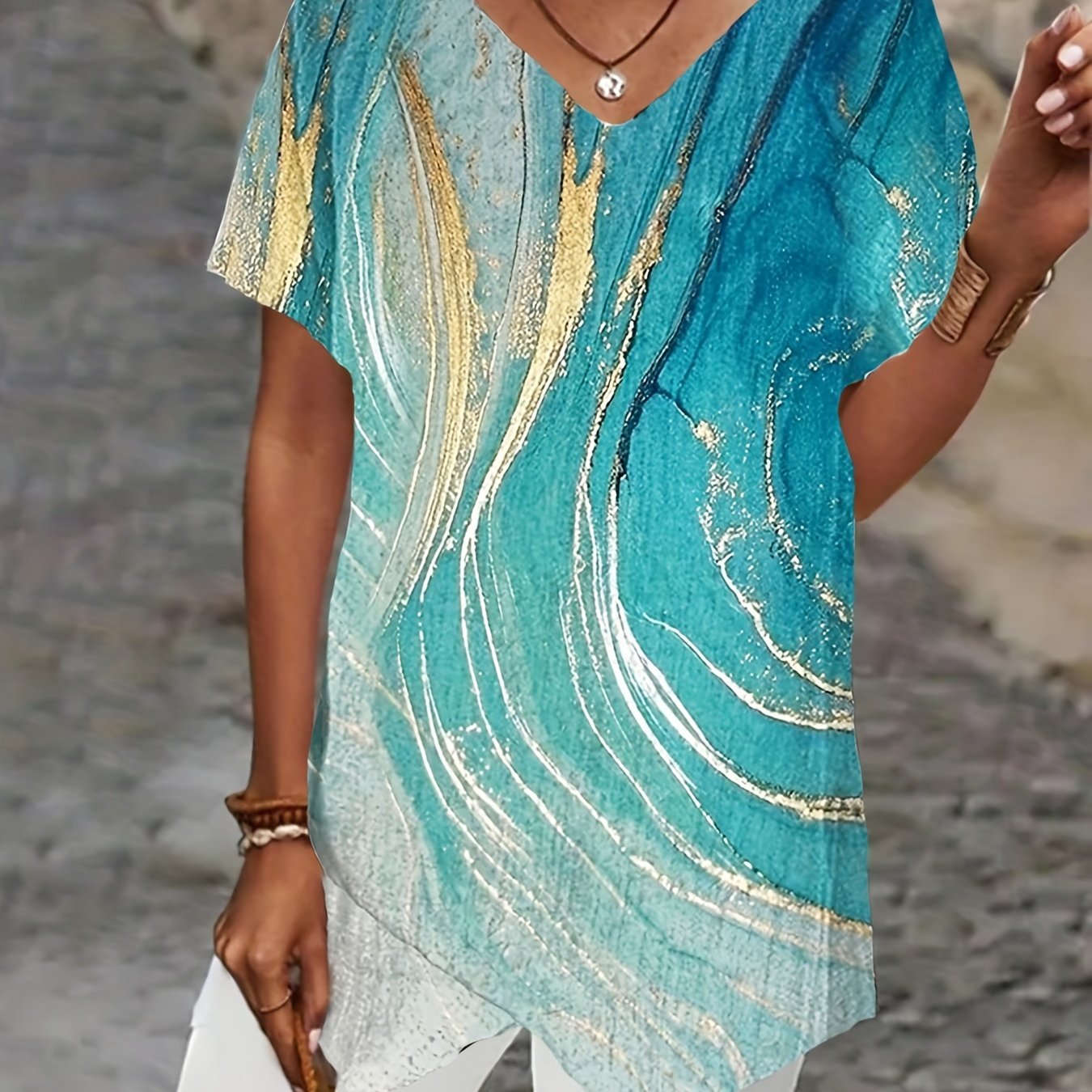 Plus Size - Plus Size - New Summer Women's T-shirt With A Loose Fit, Featuring A V-neck And A 3d Geometric Abstract Print