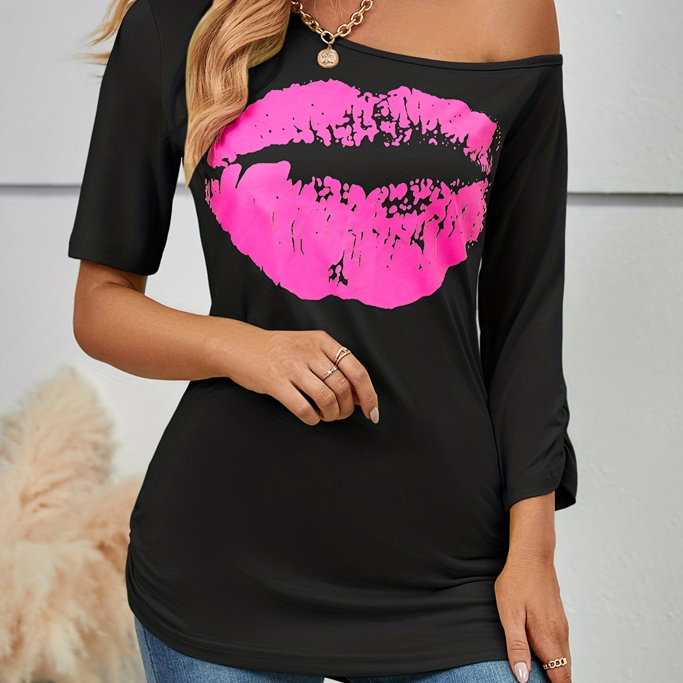 Image of Lips Print Slanted Shoulder T-shirt, Casual Short Sleeve Ruched T-shirt, Women's Clothing