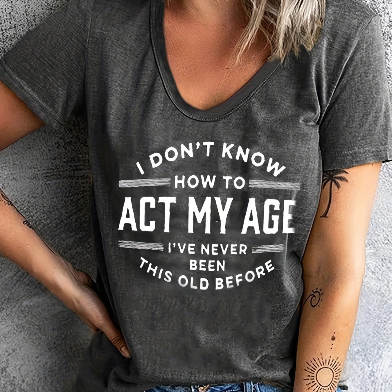 E-shop Damen Freizeit Rundhals Kurzarm T-Shirt mit Zitat "Ich weiß nicht, wie ich mein Alter spielen soll", 95% Polyester 5% Spandex Strickstoff, Fit