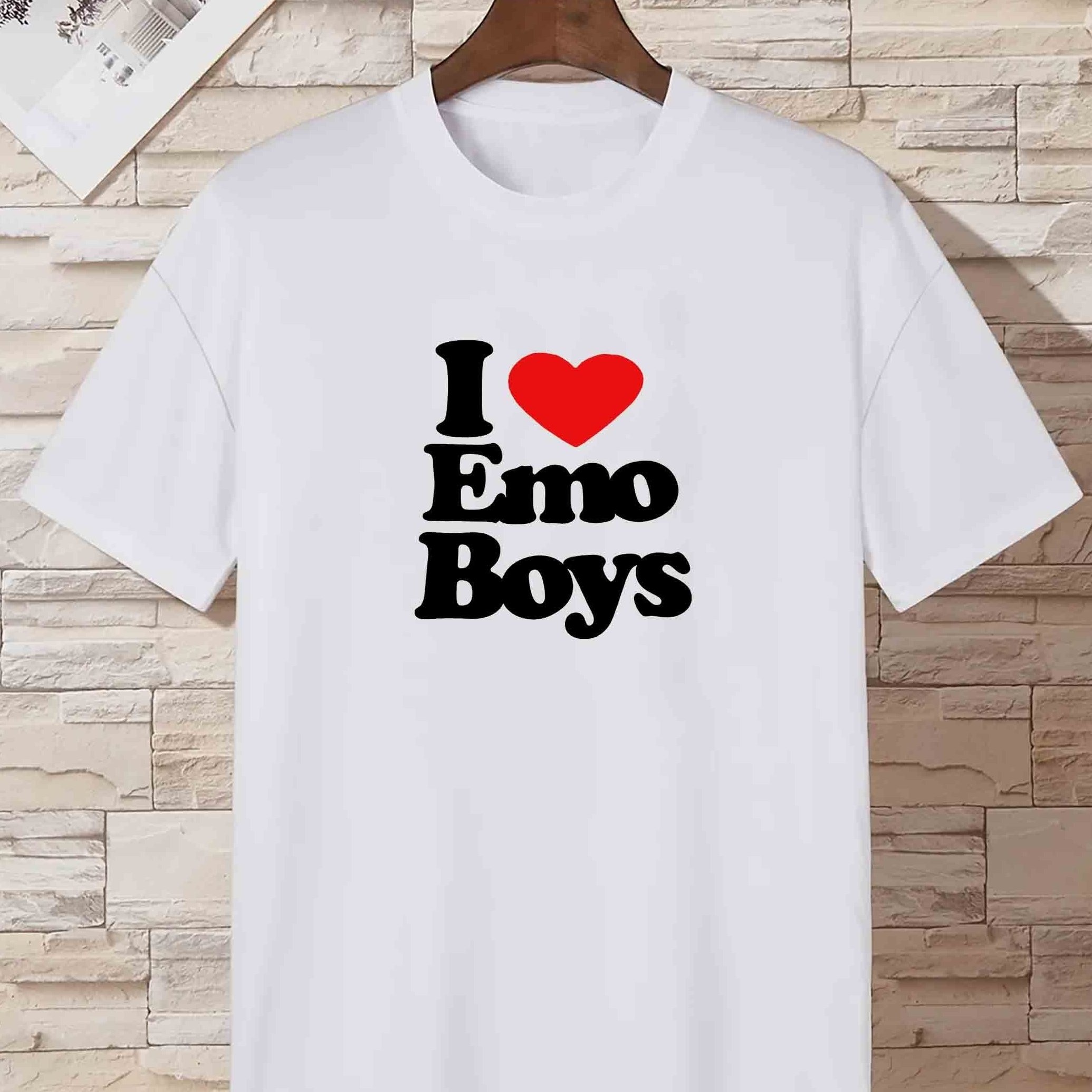 I Love Emo Girls Shirt I Heart Emo Girls Tshirt' Women's Plus Size T-Shirt