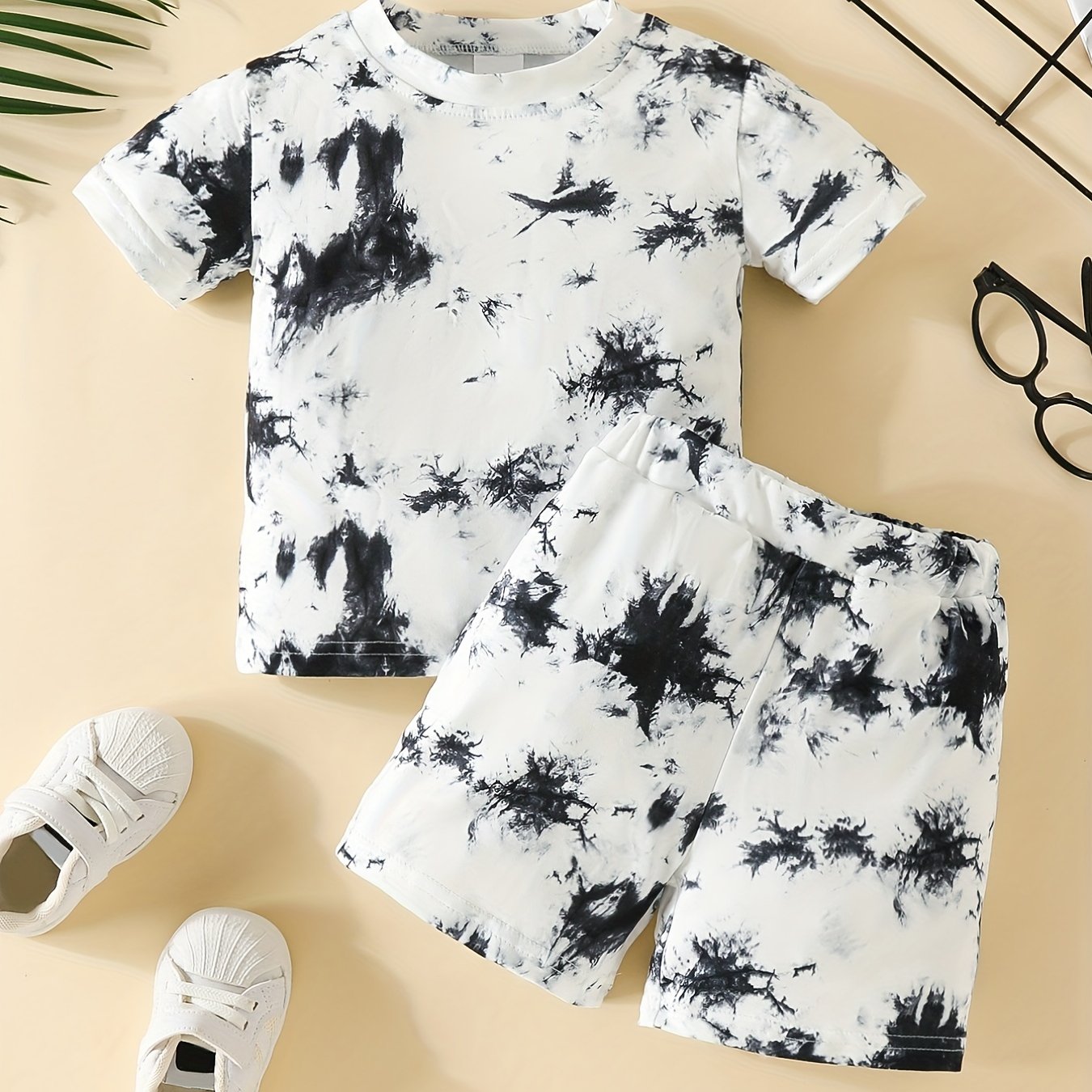Image of Two-piece Set Of Dyed Black And White Round Neck Short Sleeve T-shirt + Shorts