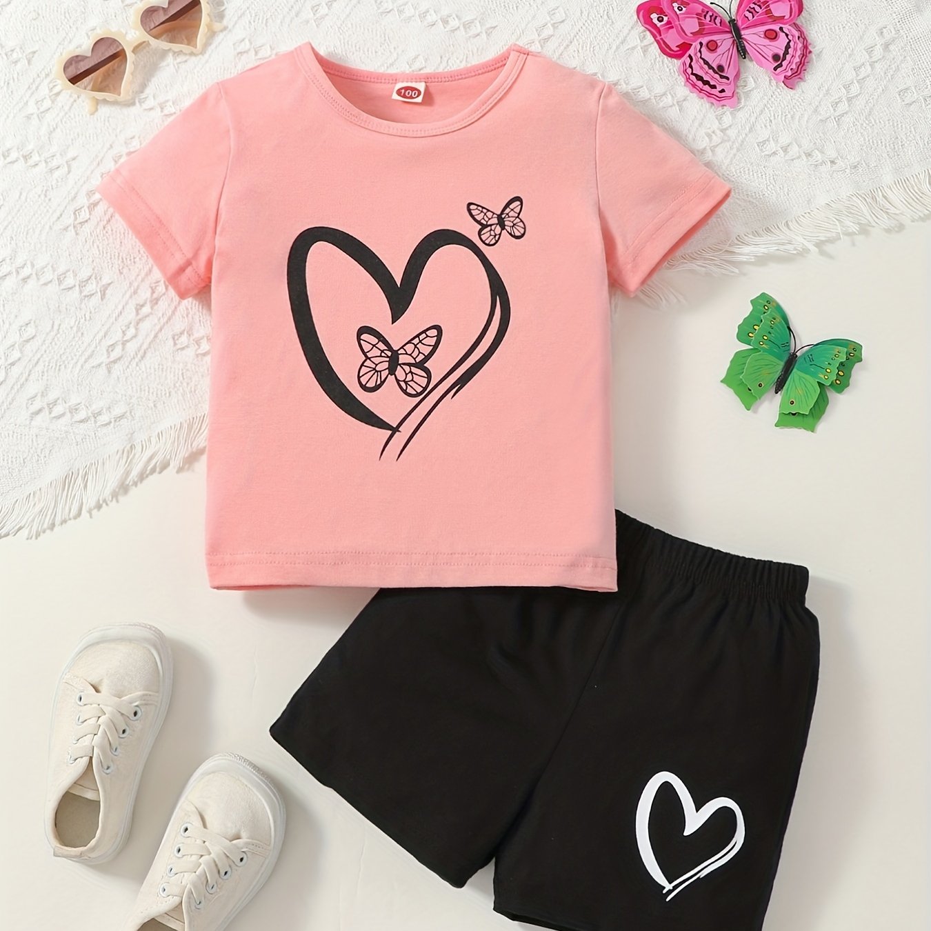 TEMU Summer Girls' Heart-shaped Print Short-sleeve Round-neck T-shirt Top With Stylish Cute Black Shorts Featuring Heart Prints, For Outdoor
