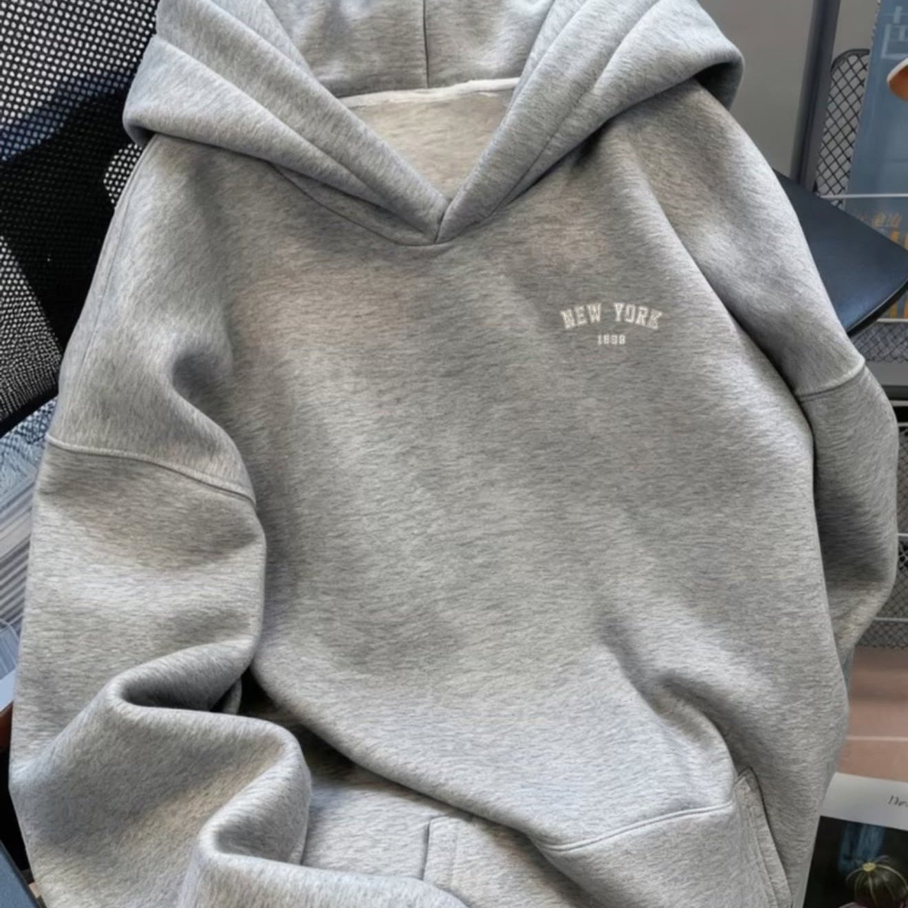 Sudadera de manga larga con capucha y cordón para hombres de poliéster con estampado de BUBS - Sudadera acolchada…: retailer-supplied image