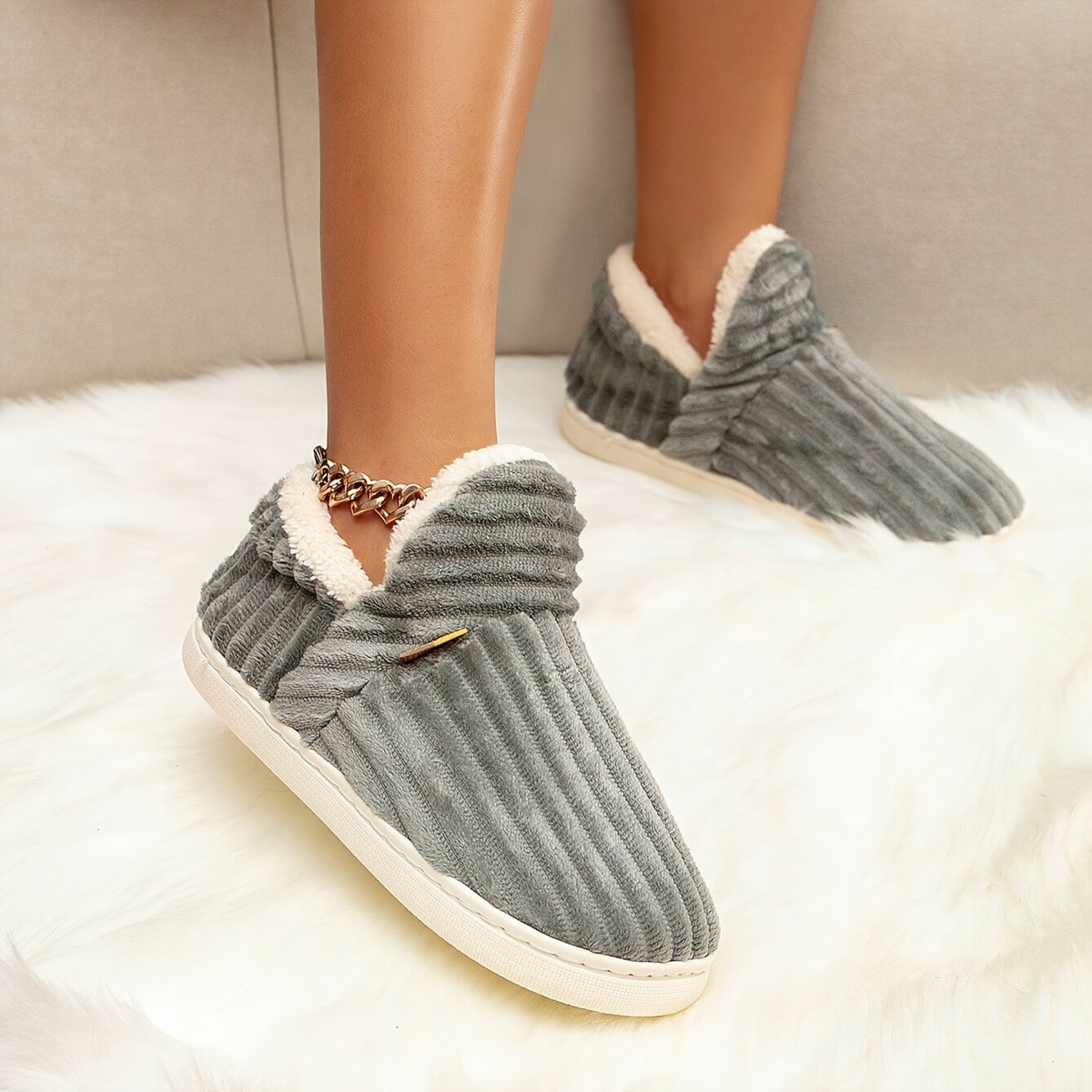 

Fashionable Winter Non-slip Slippers, Plush Warm And Comfortable Slippers, Suitable For Indoor And Outdoor Warm And Comfortable