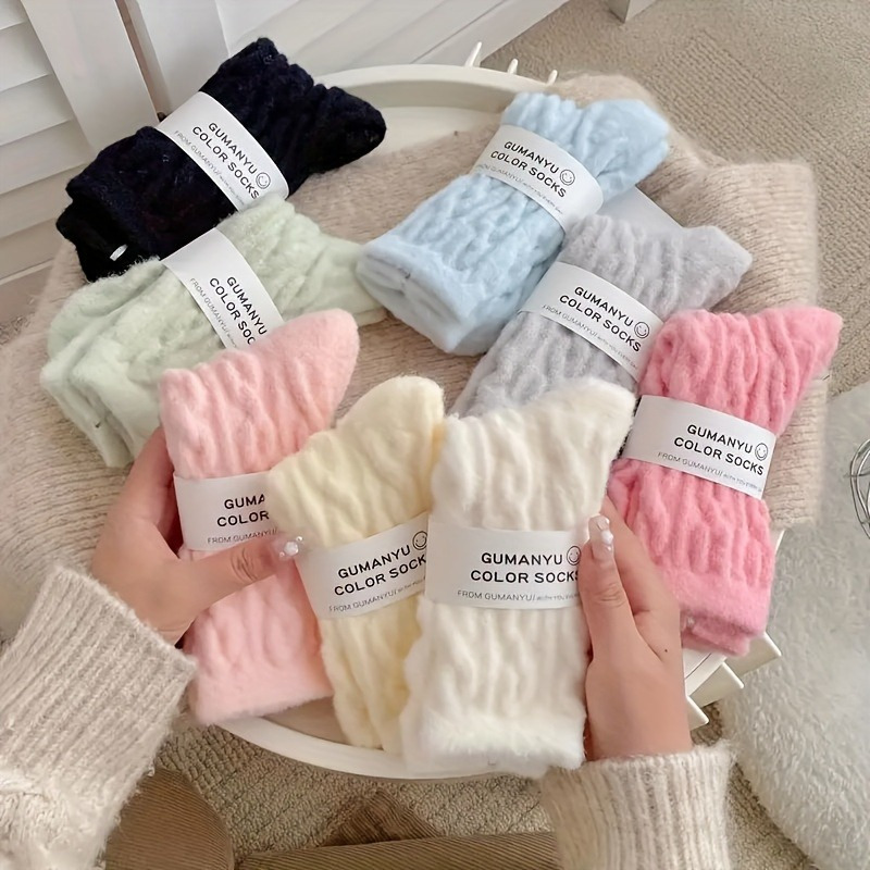 

3/5 Pairs Of , Plush Women's Winter Socks - Cozy Mid-tube Knit Design, Soft , Solid Colors With Chic Letter Patch, , And Stylish Look For Cold Weather