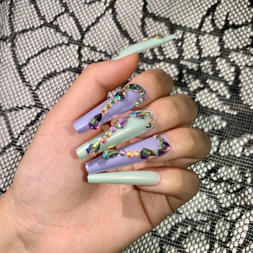 

Nails- 24 Pcs Press On Nails Long Coffin Fake Nails - Green And Purple With Sparkling Diamonds Design False Nails - Long Press-on Nails Full Cover Summer Press On Nails For Women Manicure.