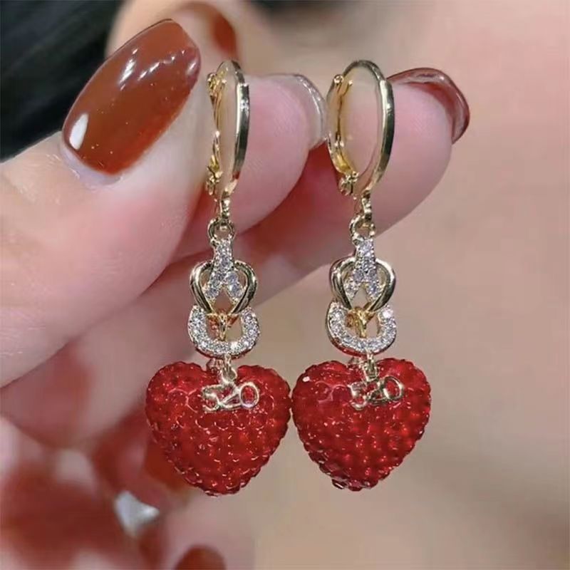 

2pcs Cute Heart Inlaid Red Rhinestones Hollowed Out Geometric Fashion Copper Red Earrings Woman Party Banquet Party