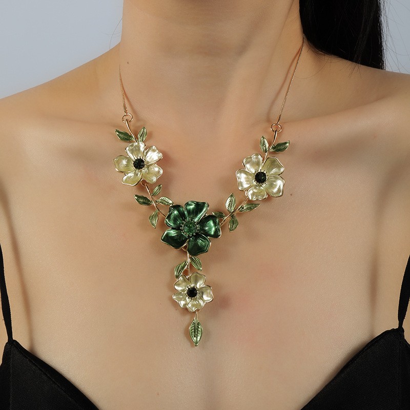 

New Item Adornment Explosion Recommended Europe And The United States Personality Single Big Flower Necklace