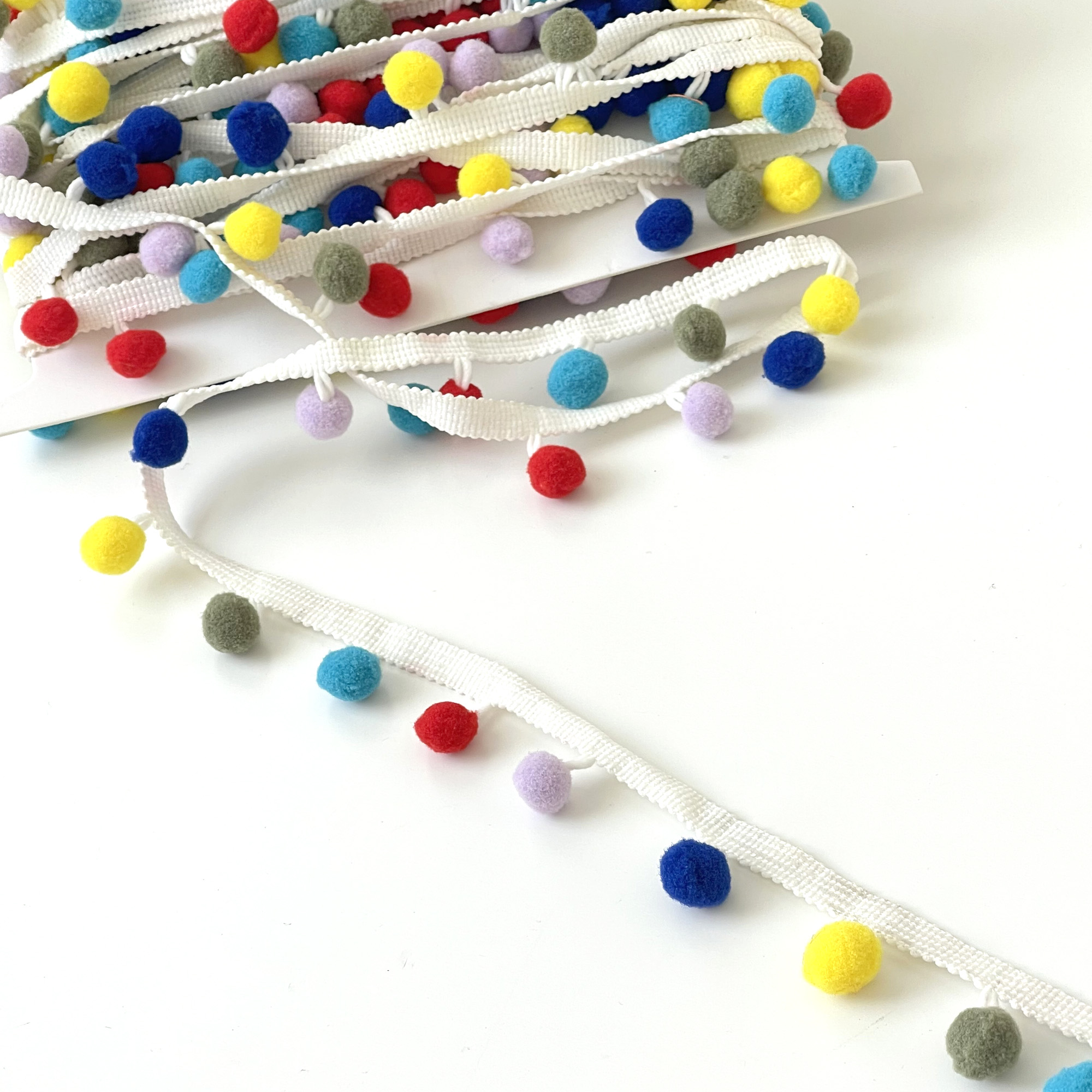 

Pom Pom Trim - 1 Inch Width - Per Pack - Ideal For Crafting And Sewing Projects