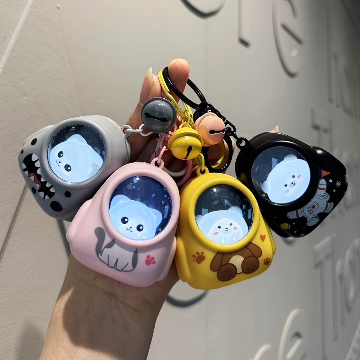 

4pcs Atmosphere Keychain Catch Doll Machine Cute Bear School Bag Keychain Bag Pendant Gift