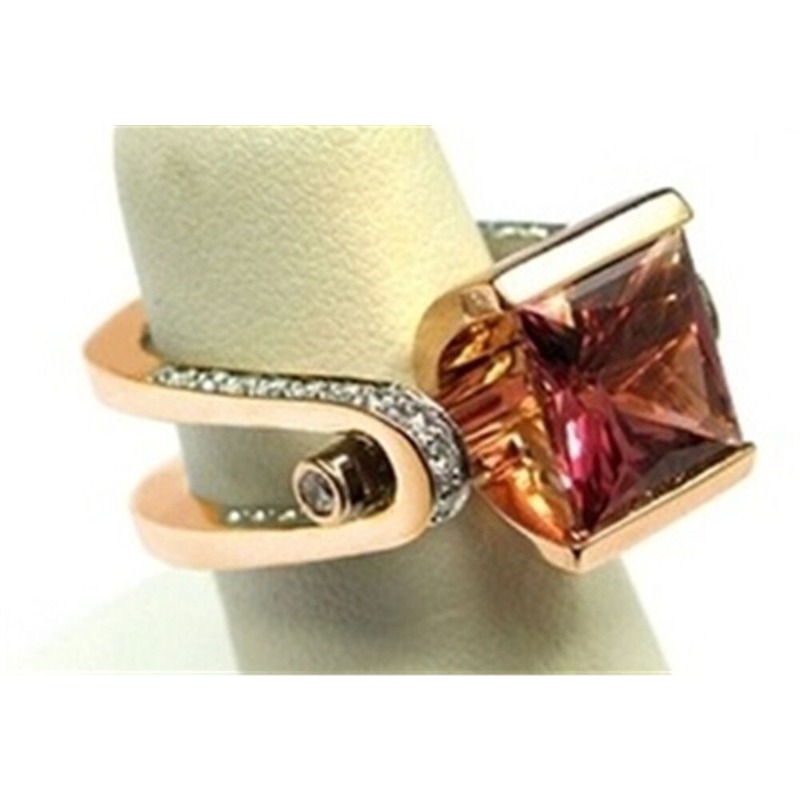 

Women's Accessories Engagement