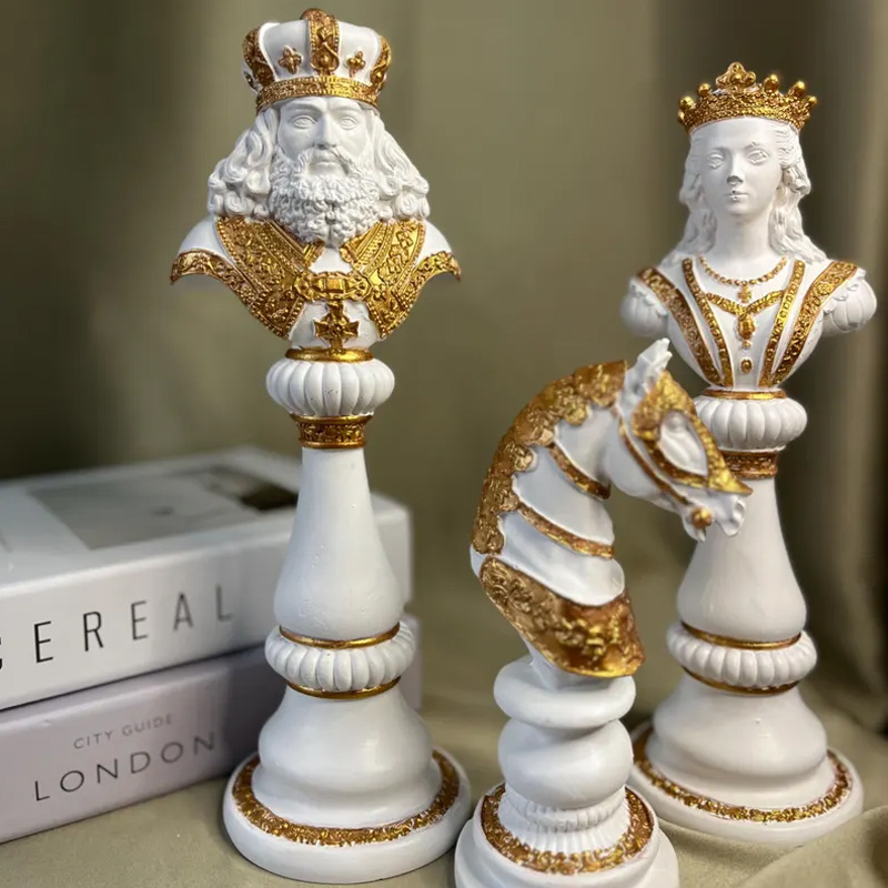 

3pcs/set , Handmade Royal Figurine, Set White Color With Gold Foil Detail, King, Queen, Horse, Figure, Figurine