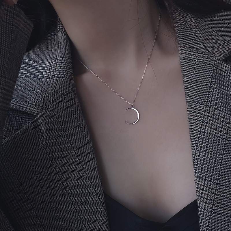 

Ladies' Fashion Elegant 925 Sterling Silver Minimalist Moon Pendant - Perfect For Daily Use And Special Gifts