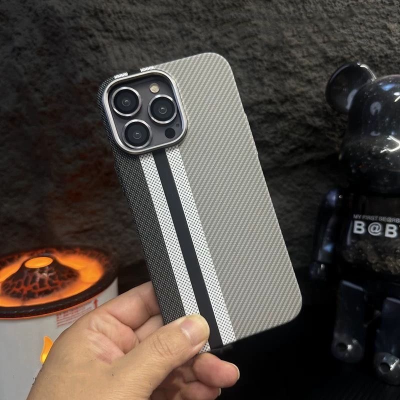 Kevlar carbon fiber pattern suitable for iPhone 16 magnetic phone case 16PROMAX all inclusive anti fall PC business cover