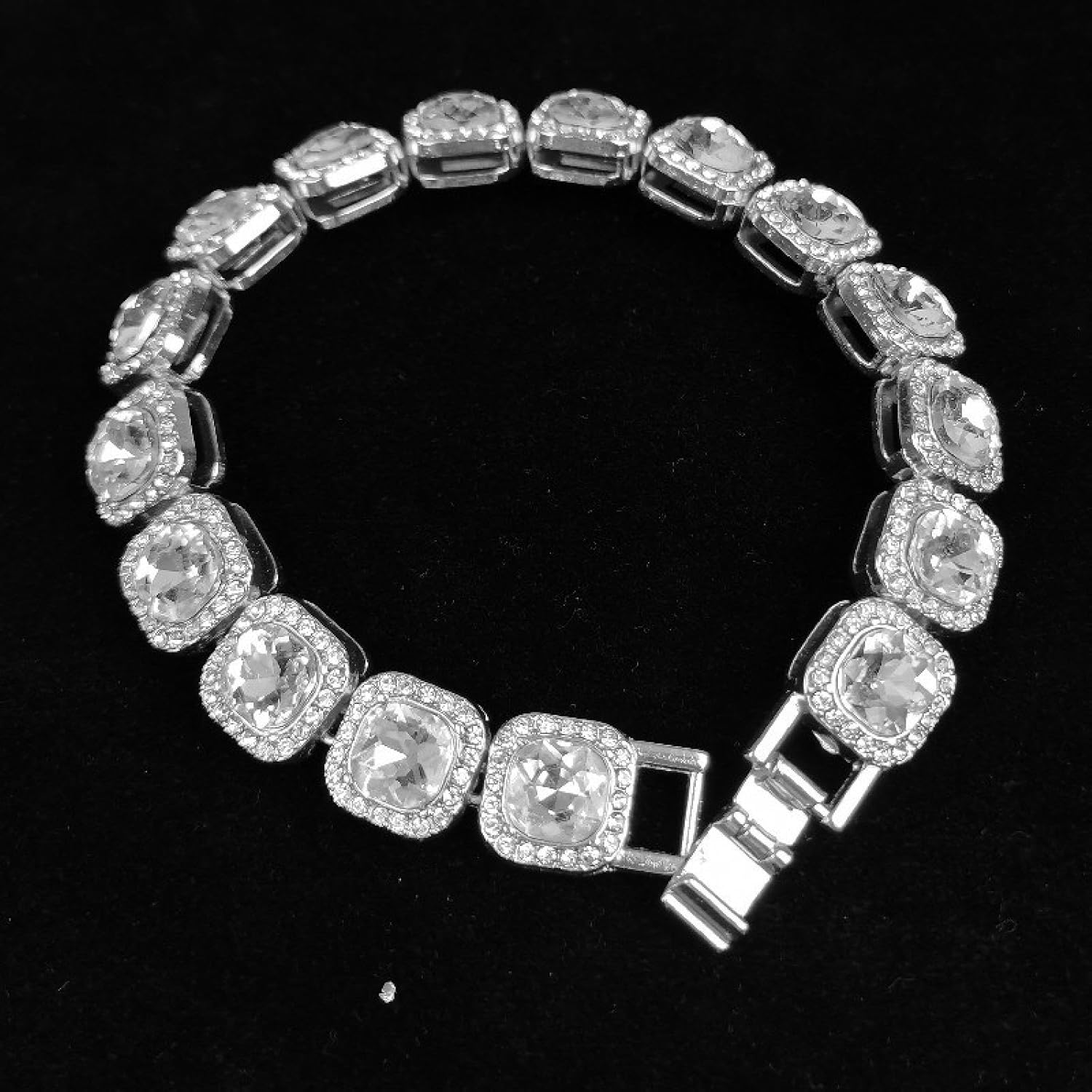 Square Rhinestone Necklace, Showing Grandeur, Luxury and High-end, Trendy and Versatile, Suitable for Hip-hop Fashion and Banquet Matching.