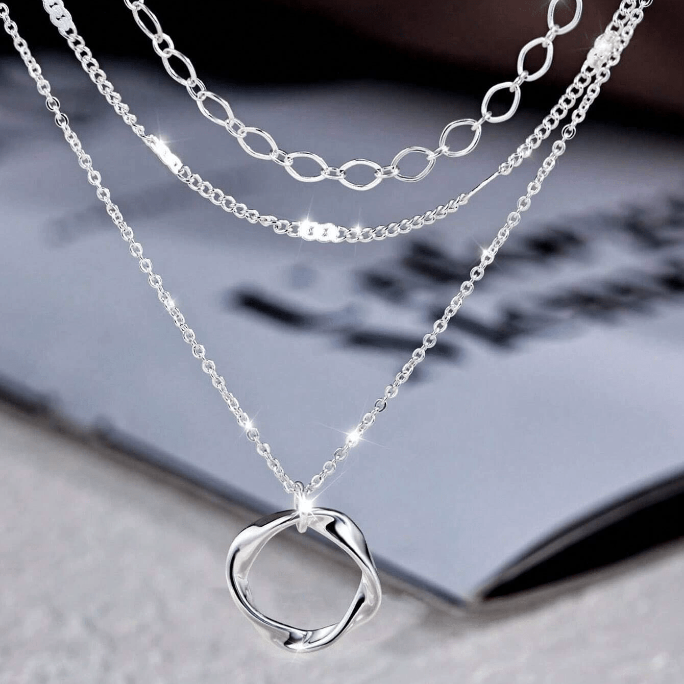 

Layered Necklace With Fashionable Circular Pendant Design, Ideal For , Vacations, And Gift