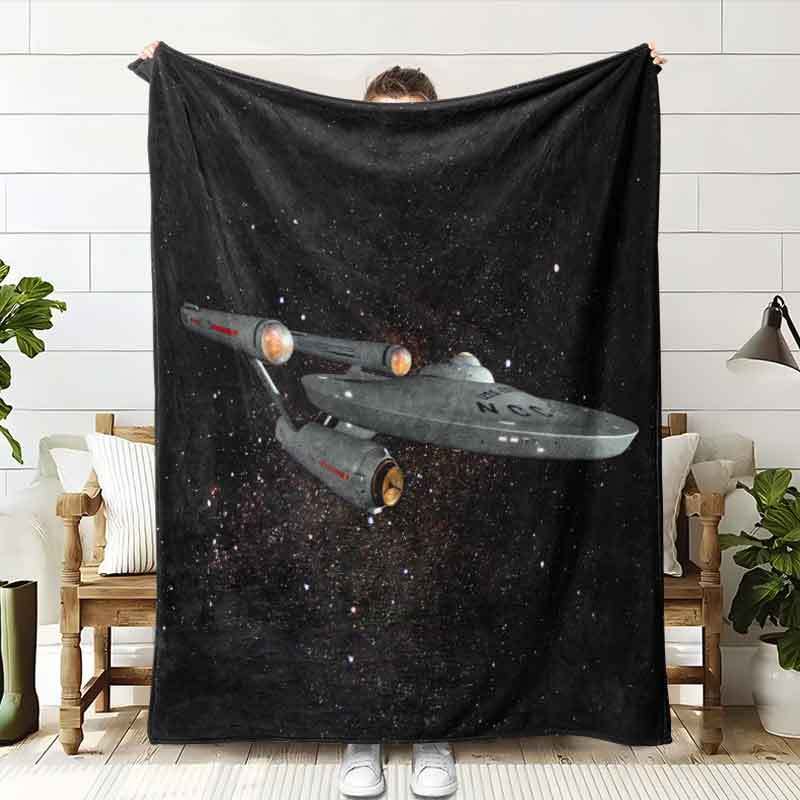 1pc Retro Space-themed Bedspread Suitable For - Soft Flannel Quilt With Ship Print, Warm Cozy Bed For & S, Space Decor Blanket