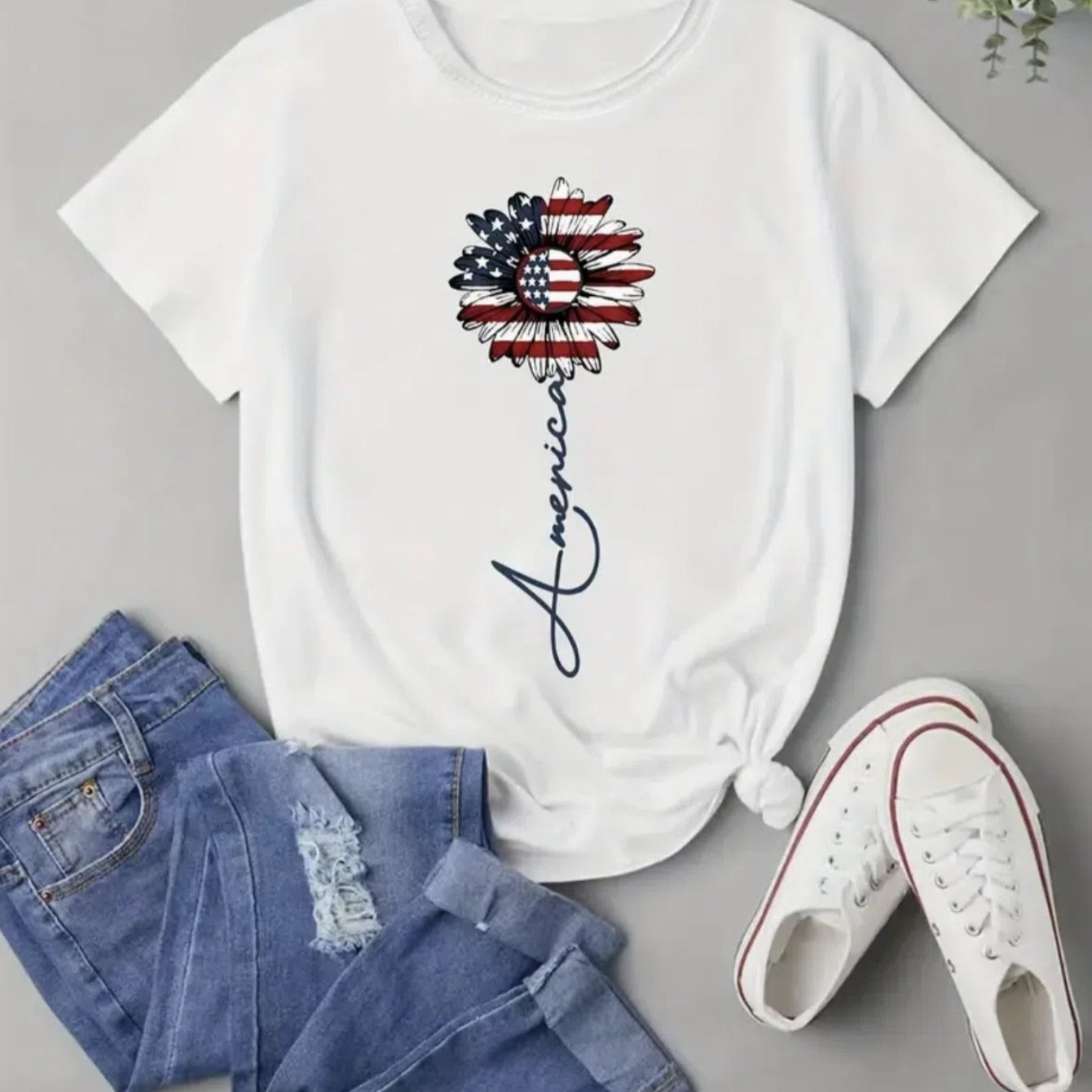 

Women's Chic American Flag Print Tee - Comfy, Casual Short Sleeve Crew Neck T-shirt For Everyday Wear & Stylish Layering