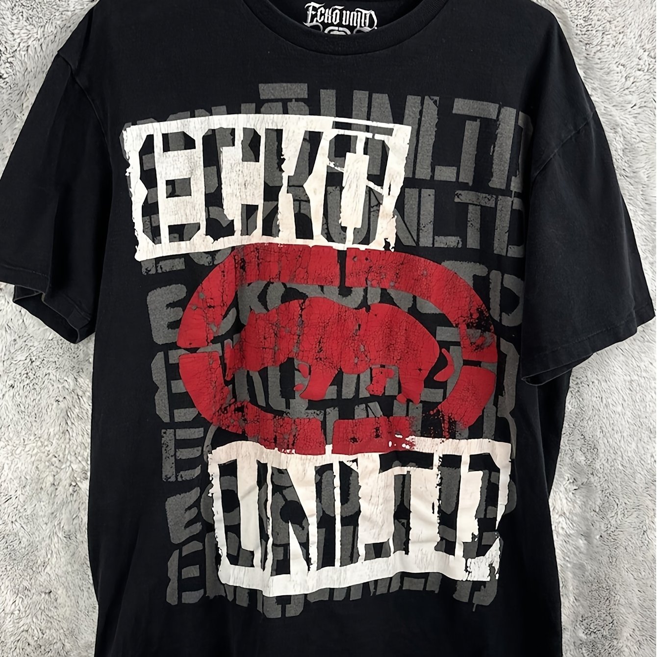 TEMU Faites une avec ce t-shirt noir accrocheur qui met en valeur emblématique "" ! Son design saisissant présente un graphique rouge vibrant aux