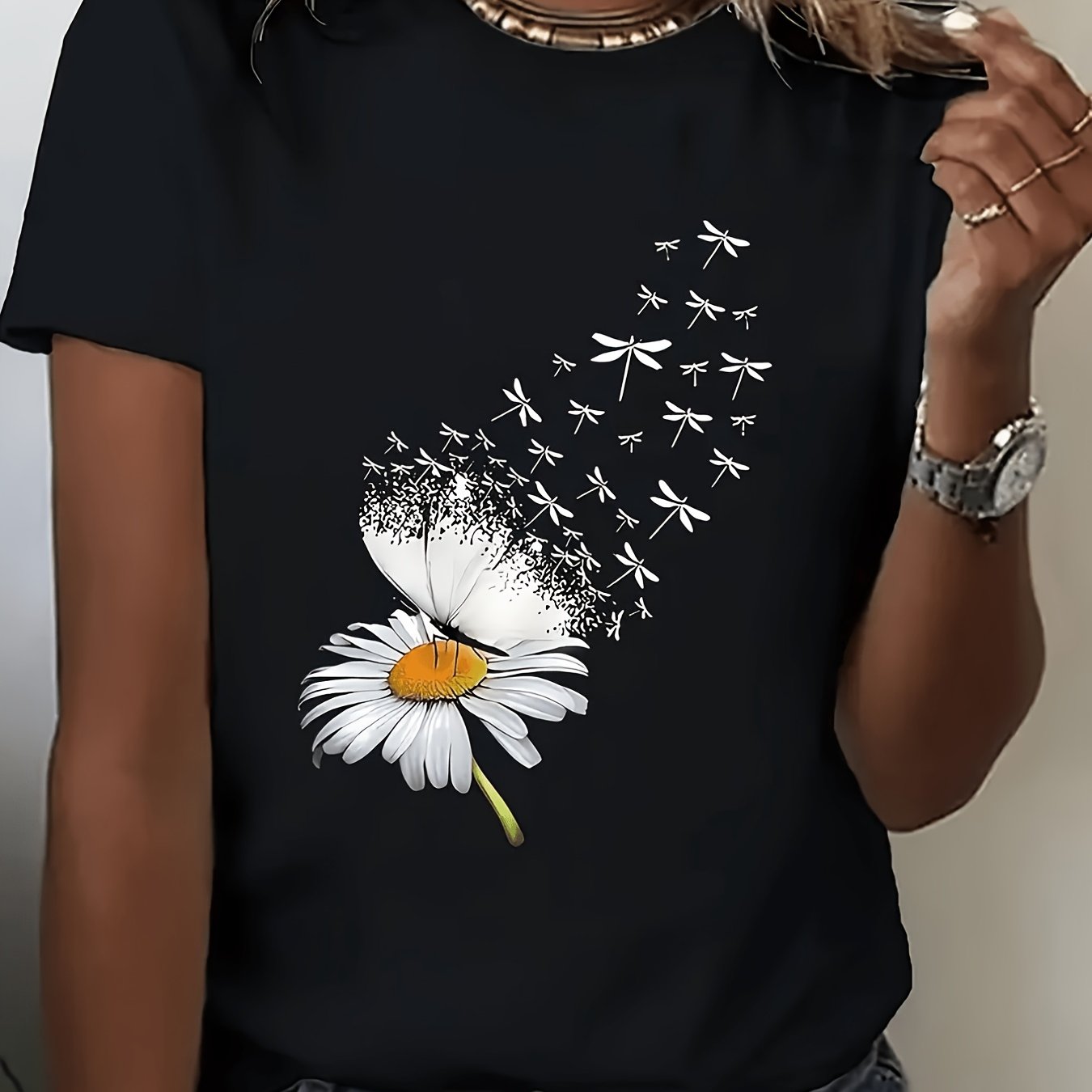 TEMU This T Shirt Features A Daisy Print On Polyester Fabric With Short Sleeves And A Round Neckline It Offers A Casual Suitable For Year Round