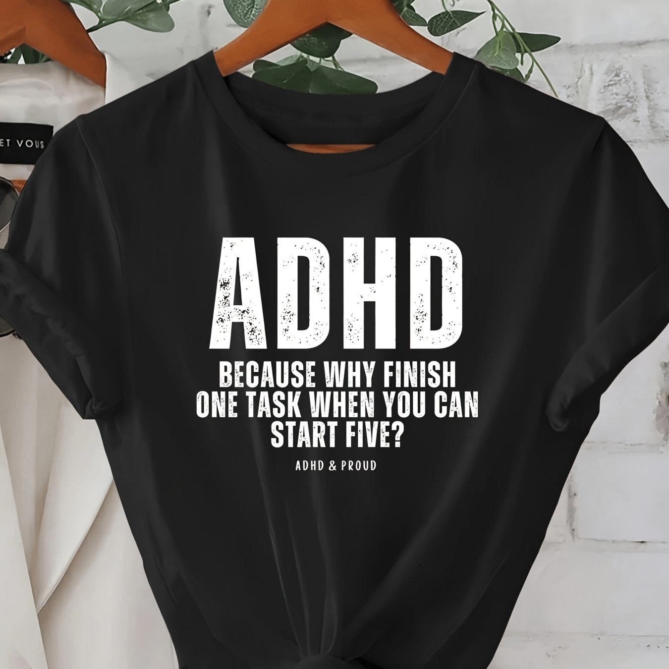 TEMU Nouveauté Été 2026 Ce T-shirt Élégant Présente un Motif de Lettres Créatif par le TDAH C'est une Pièce et Élégante Parfaite pour du Printemps et