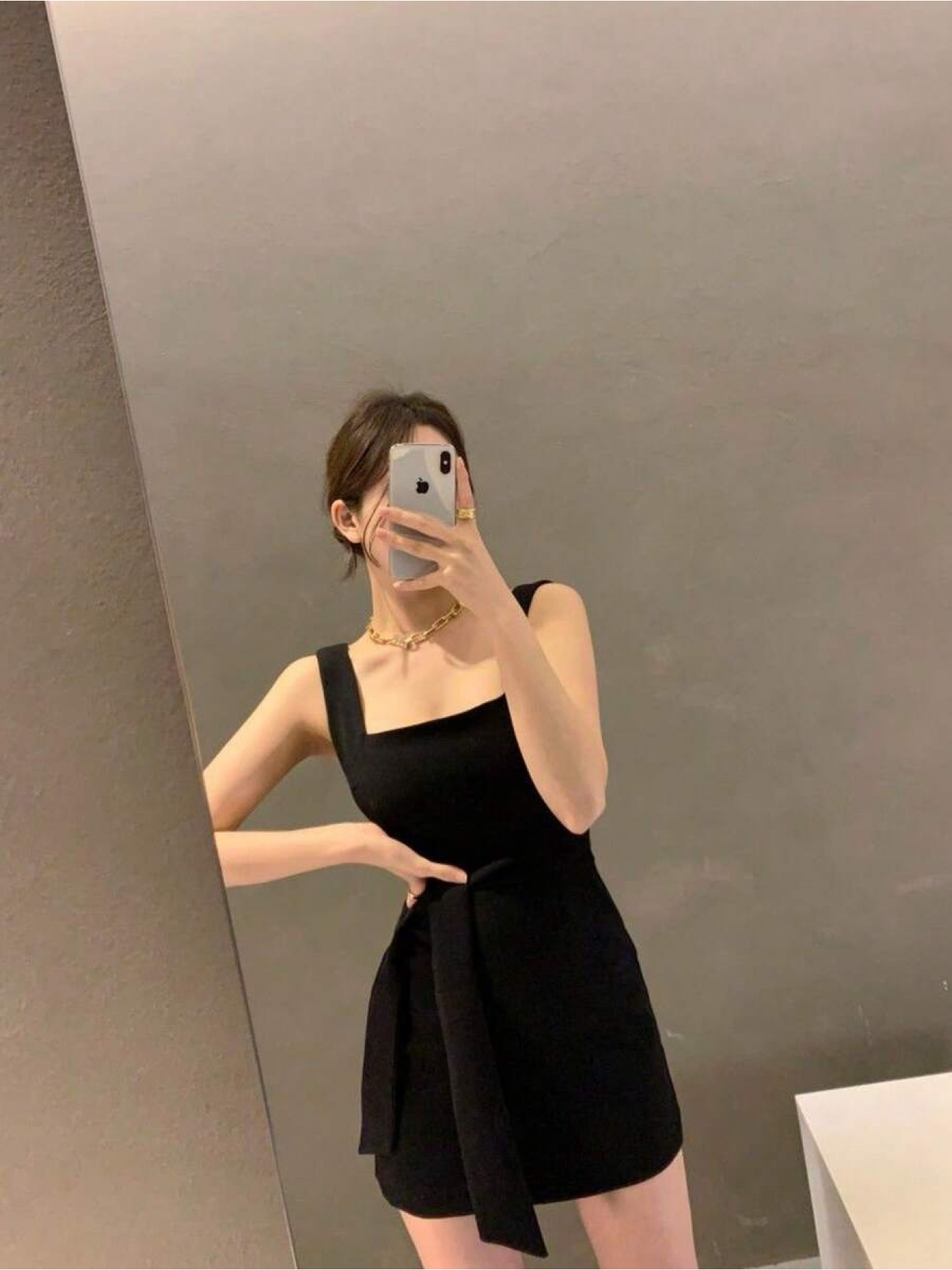 품목 사진 여성 스퀘어넥 나시 원피스 민소매 미니원피스 슬림핏 a라인 허리끈 스트랩 키작녀 체형커버 날씬해보이는 데이트룩 하객룩 페미닌 블랙