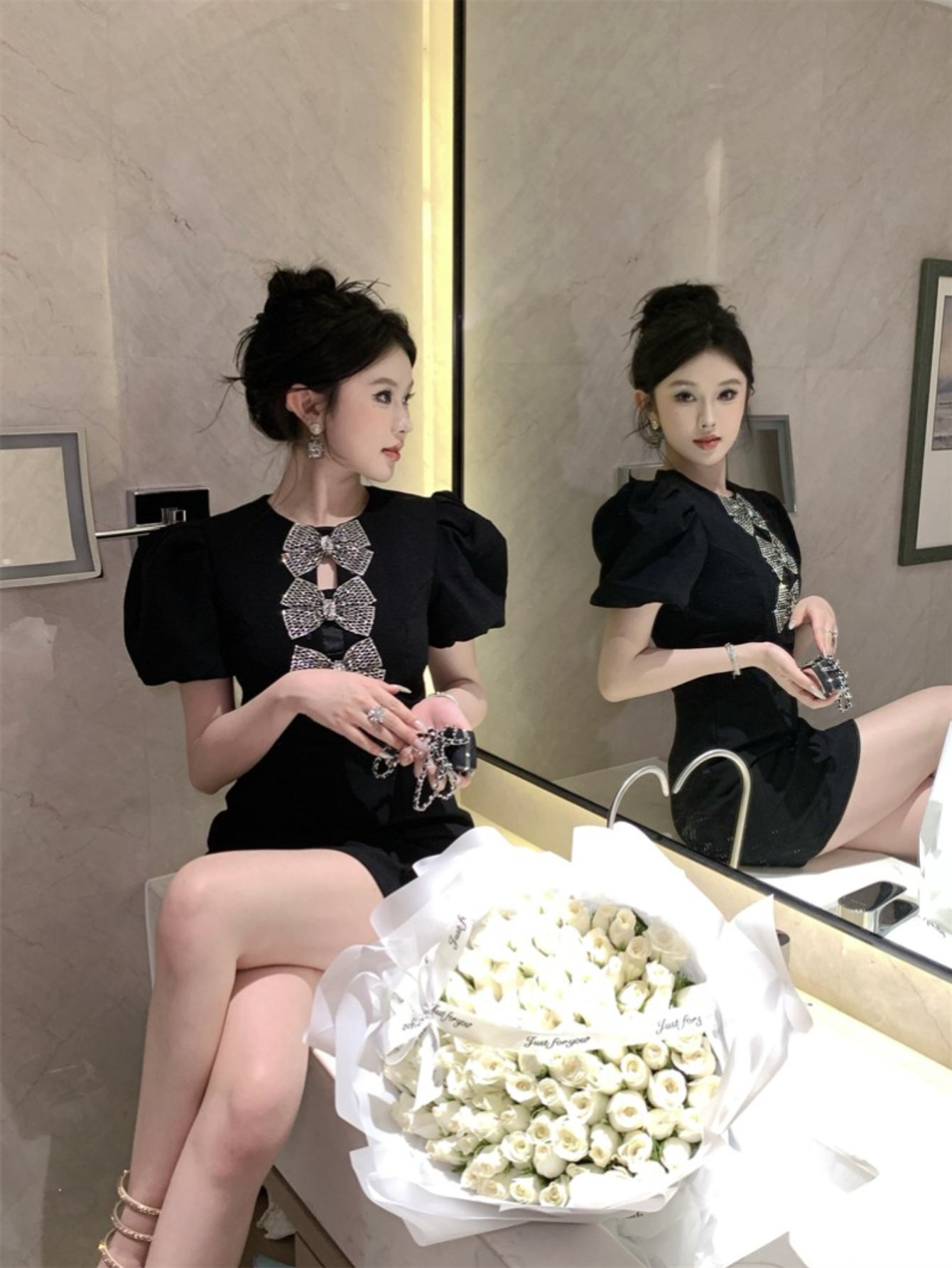 여성 큐빅 리본 블랙 원피스 퍼프소매 미니 드레스 반팔 슬림핏 날씬해보이는 컷아웃 하객룩 파티룩 연말룩 데이트룩 섹시한 러블리 체형커버 팔뚝커버 생일파티룩