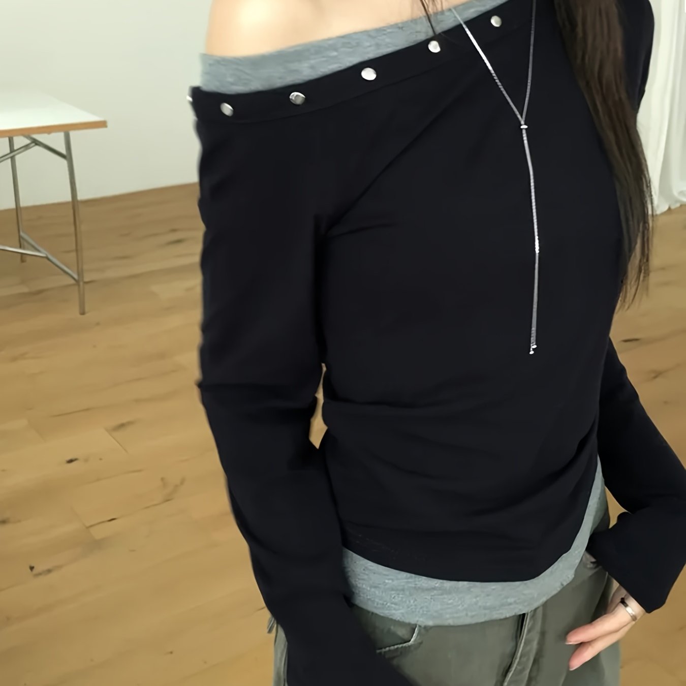 TEMU 여성 오프숄더 긴팔 티셔츠 레이어드 배색 스터드 슬림핏 날씬해보이는 유니크 힙한 스트릿룩 언발란스 원숄더 페미닌 데이트룩 꾸안꾸