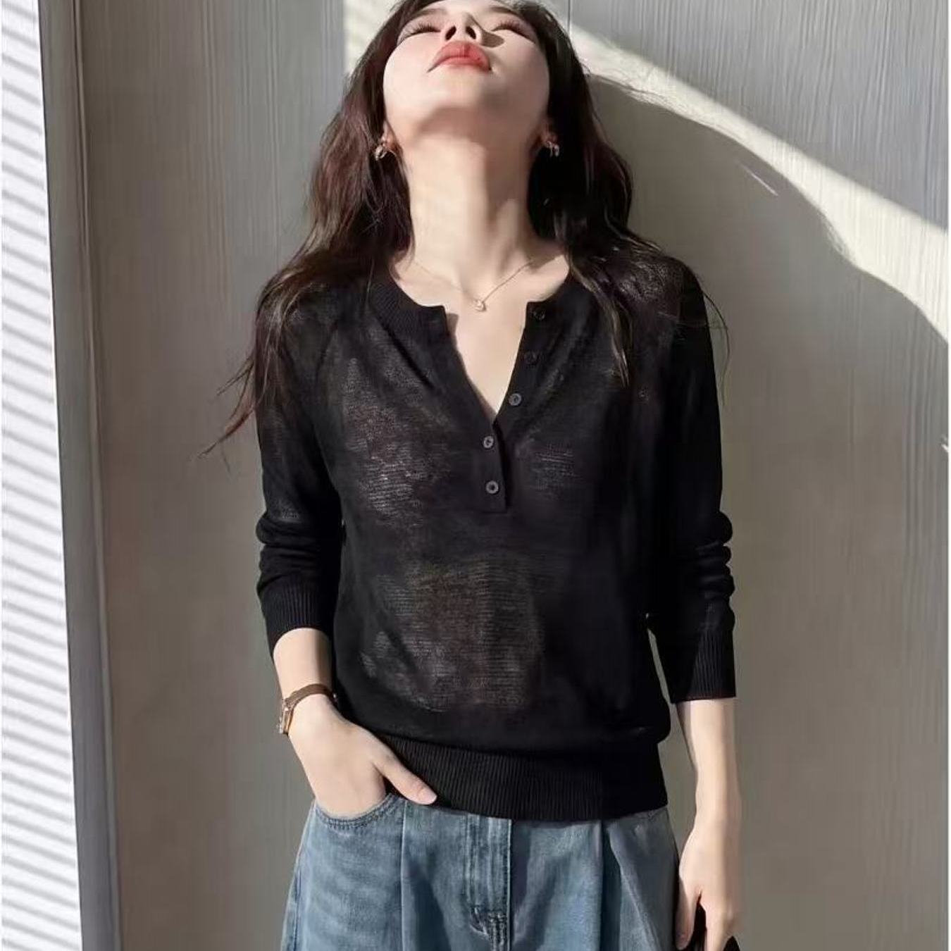 TEMU 여성용 블랙 약간 비침 있는 속이 빈 브이넥 자외선 차단 블라우스 여름 튤 루즈핏 독특하고 아름다운 기장의 멋진 상의