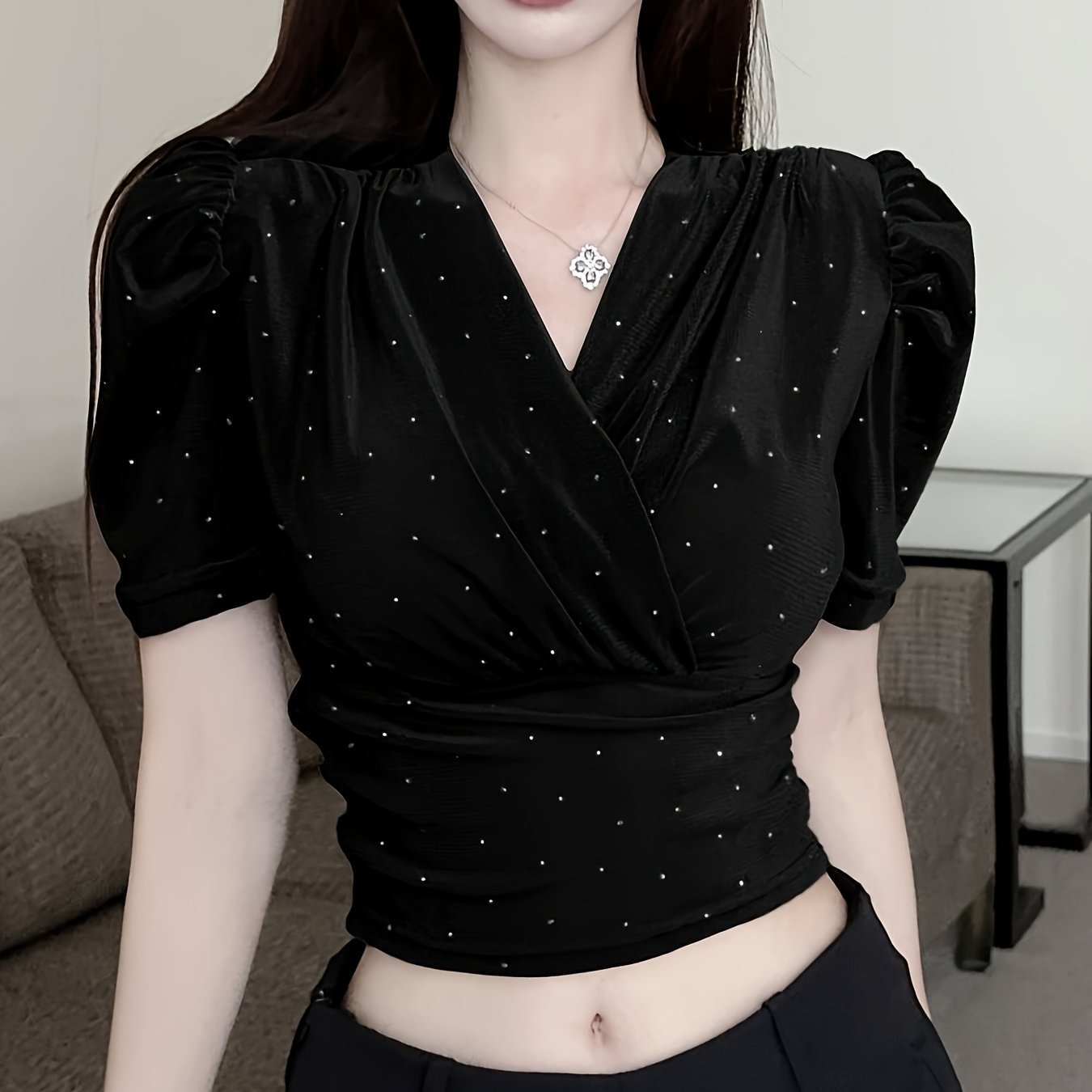 TEMU 여성 브이넥 반팔 티셔츠 랩 크롭탑 글리터 셔링 퍼프 섹시한 슬림핏 날씬해보이는 유니크 핫픽스 반짝이 큐빅 데이트룩 파티룩 페미닌 힙한 그레이