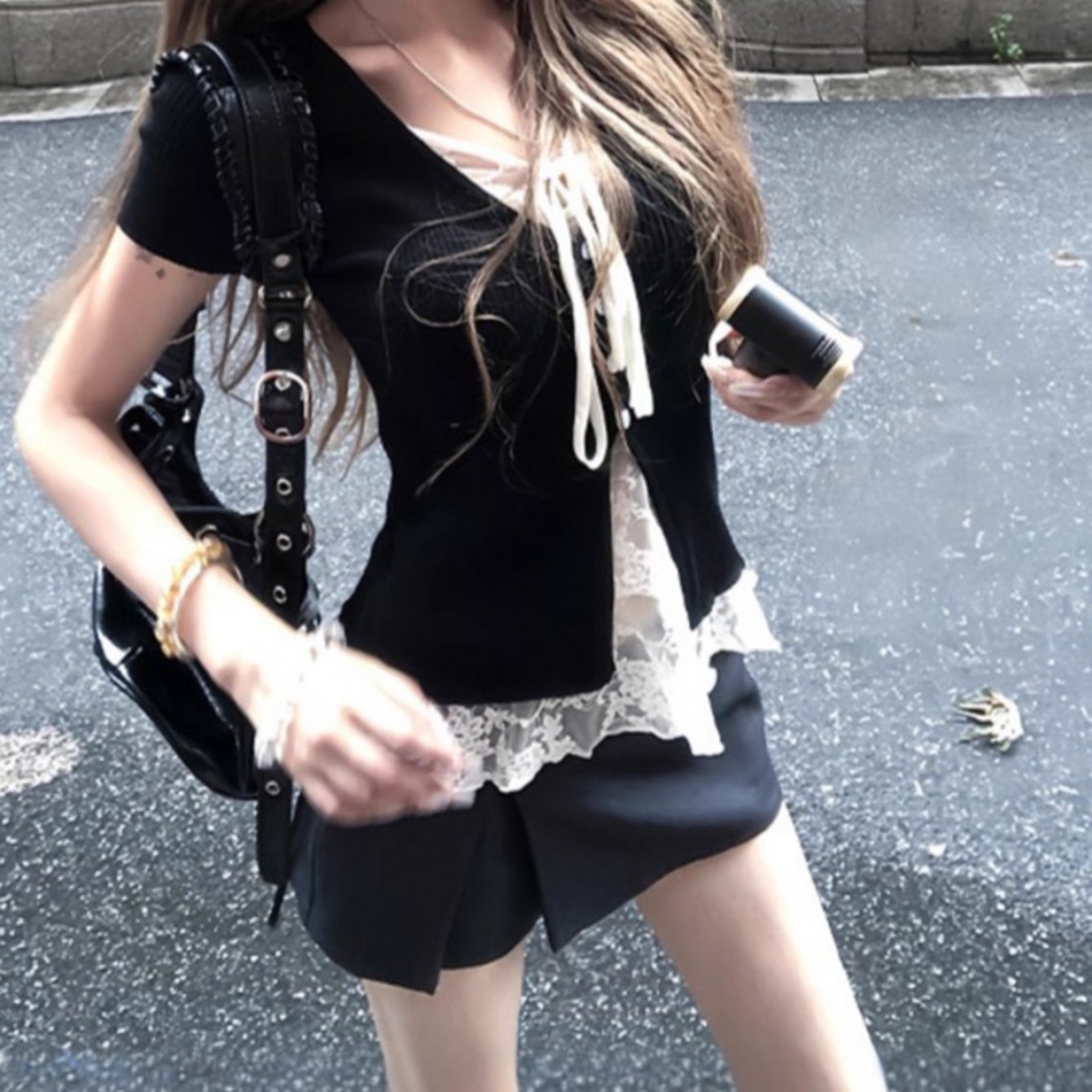 TEMU 여성 레이스 브이넥 레이어드 반팔 티셔츠 리본 골지 슬림핏 날씬해보이는 여름 블랙 상의 데이트룩 발레코어 청순섹시 러블리 페미닌