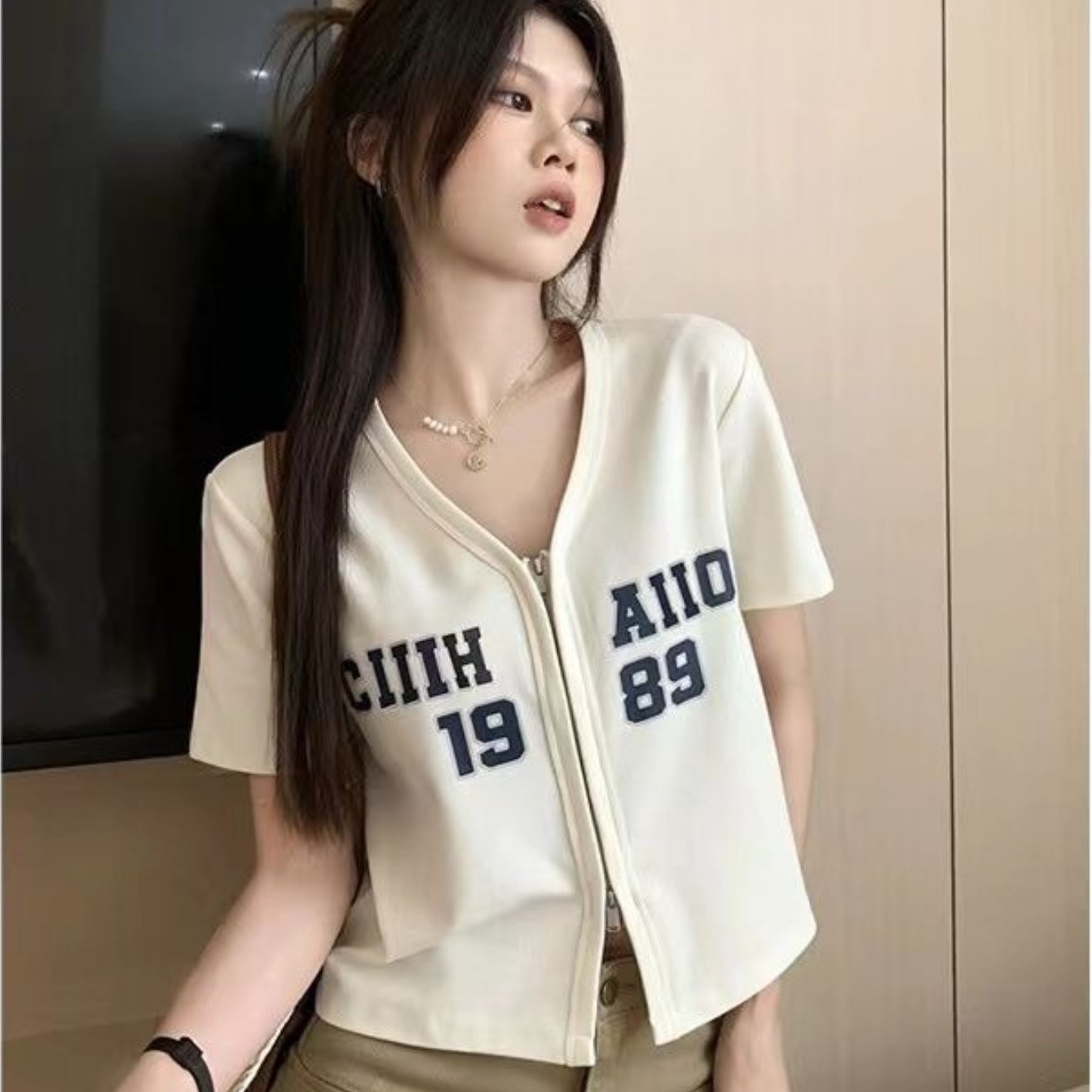 TEMU 지퍼 디자인감 반팔 티셔츠 여름 신상 여성복 숏 브이넥 레터링 오픈가디언 독특한 상의