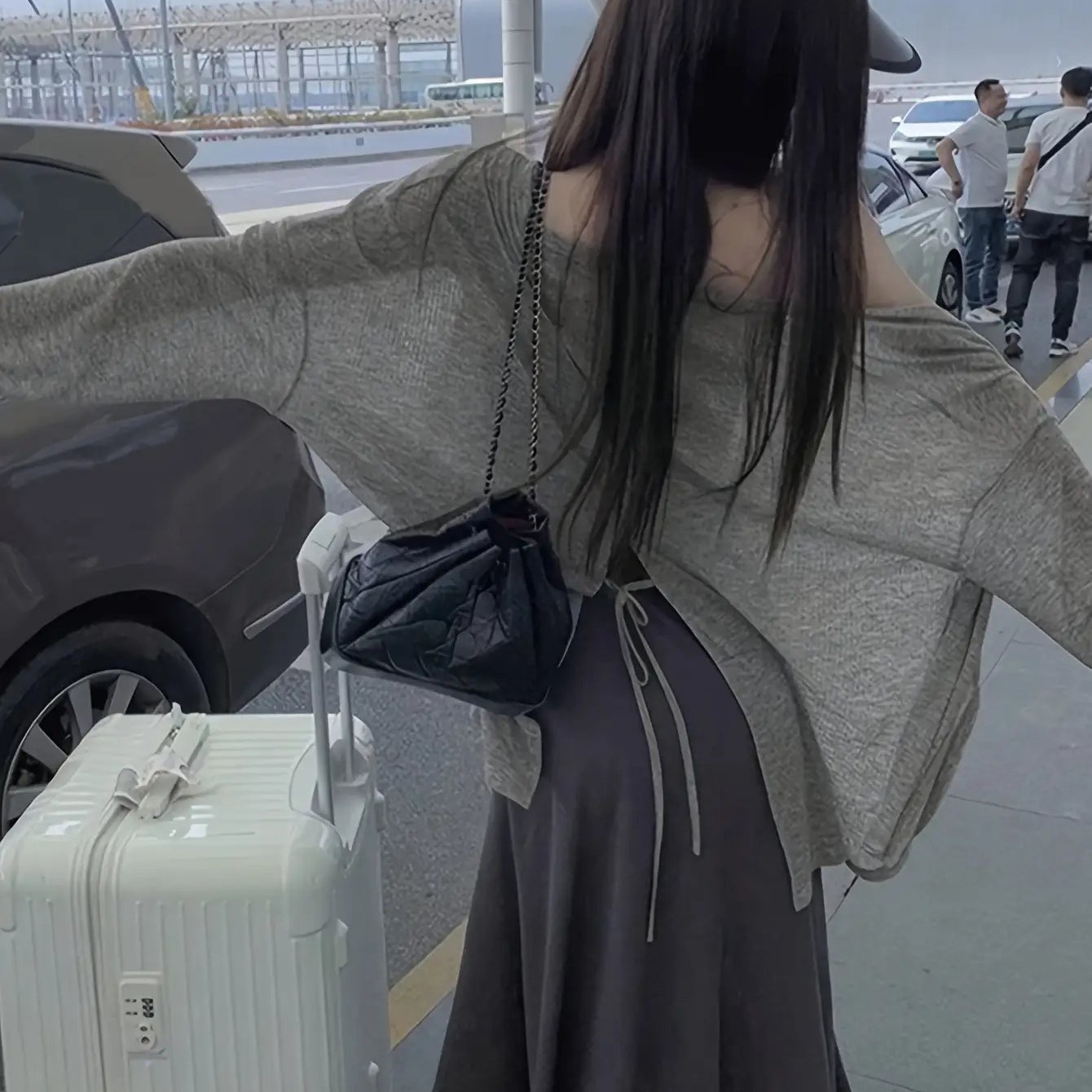 TEMU 여성 루즈핏 긴팔 티셔츠 뒷리본 스트링 보트넥 드롭숄더 여리여리한 체형커버 오버핏 찰랑거리는 꾸안꾸 여행룩 간절기 상의