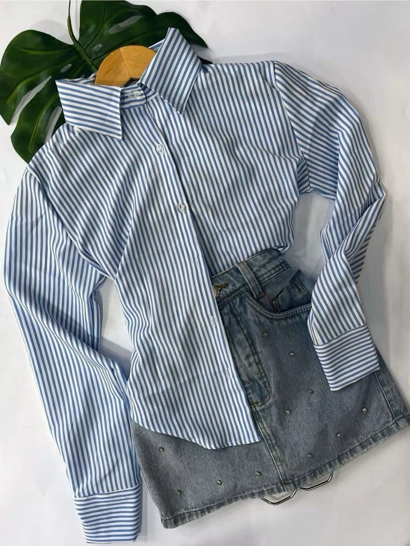 Camisa social azul feminina listrada crepe premium vista frontal