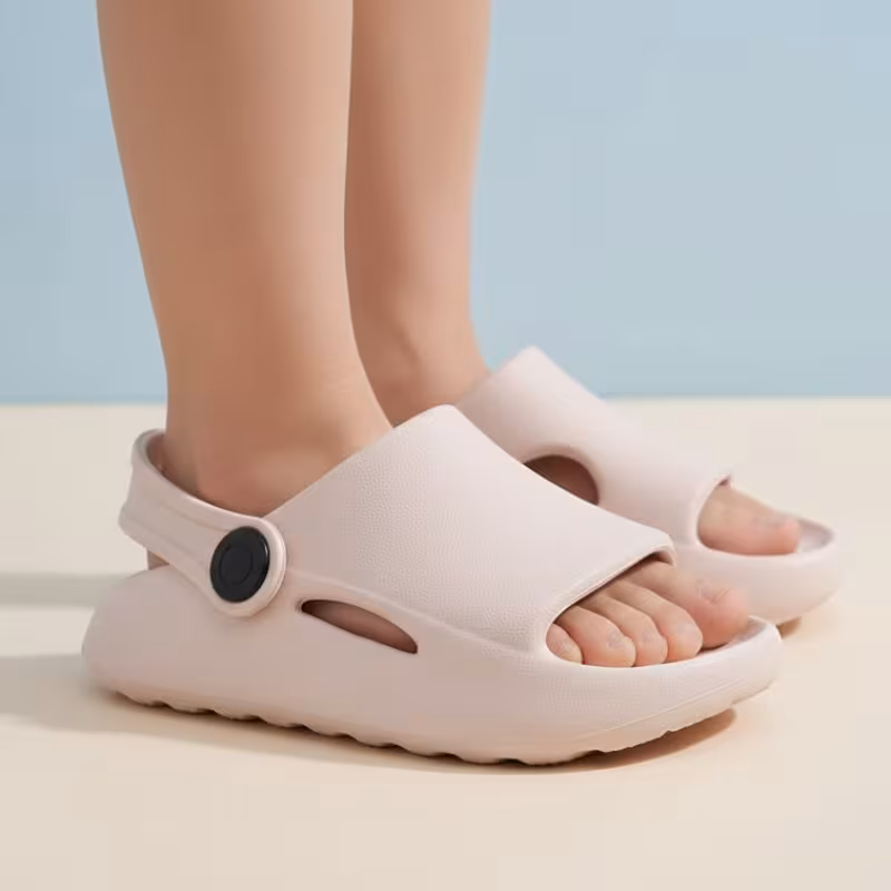 Chinelo Nuvem Sandália Infantil azul com fechamento ajustável