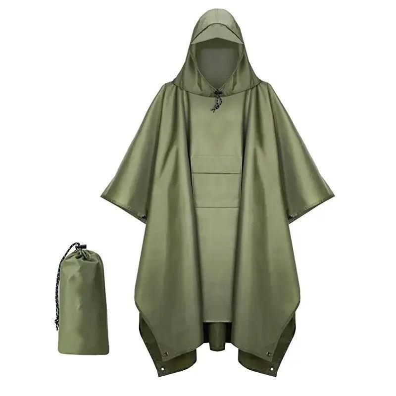 Capa de chuva poncho na cor verde oliva com bolsa de transporte ao lado