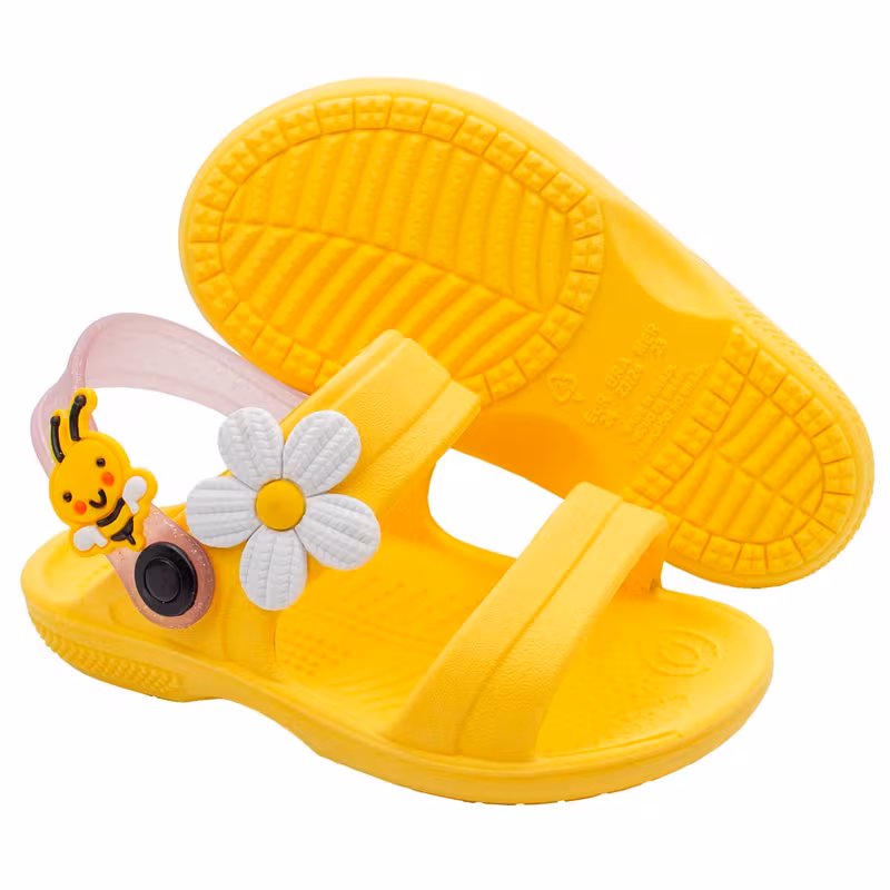 Sandalia infantil amarela com aplique de flor e abelhinha ao lado do solado mostrando a numeracao