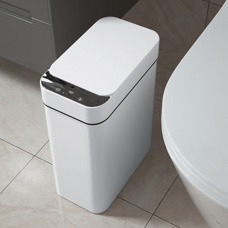Lixeira inteligente branca de 13 litros vista de cima, mostrando o painel de controle com botões sensíveis ao toque e ícones de sensor