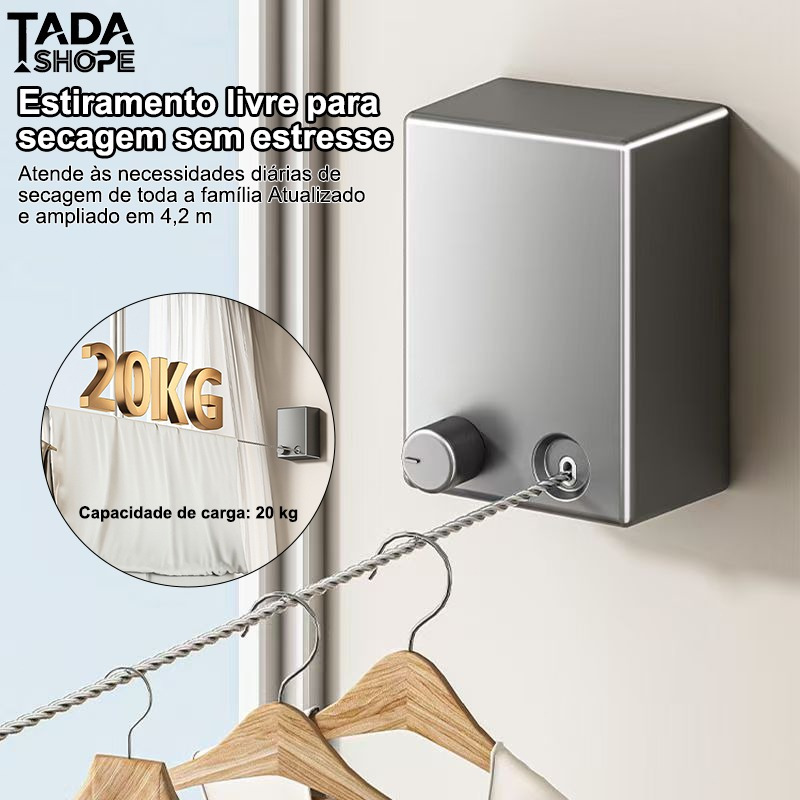 Varal de parede retrátil prateado com cabo estendido e roupas em cabides