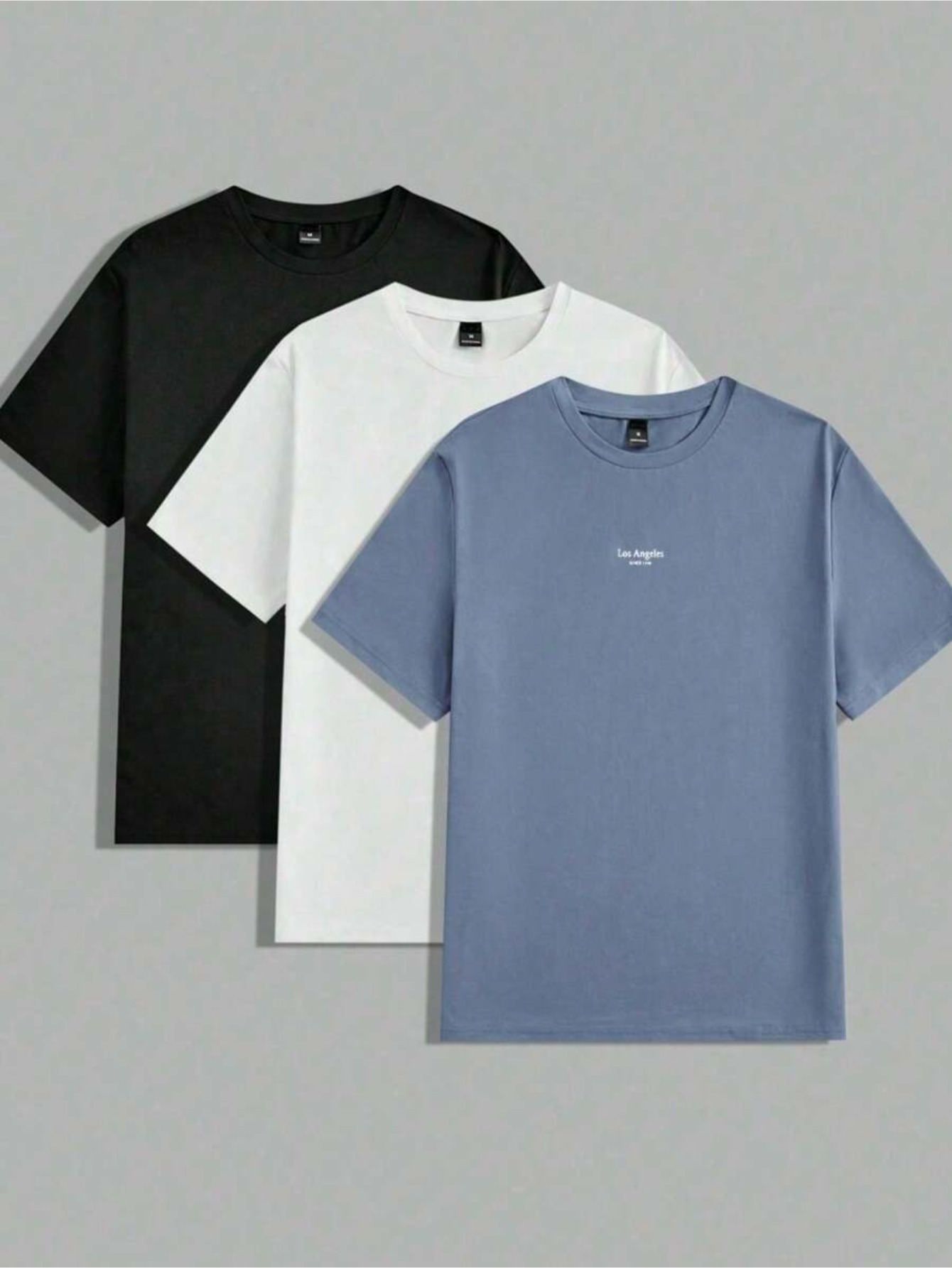 Kit com três camisetas unissex nas cores preto, branco e azul com estampa Los Angeles no peito