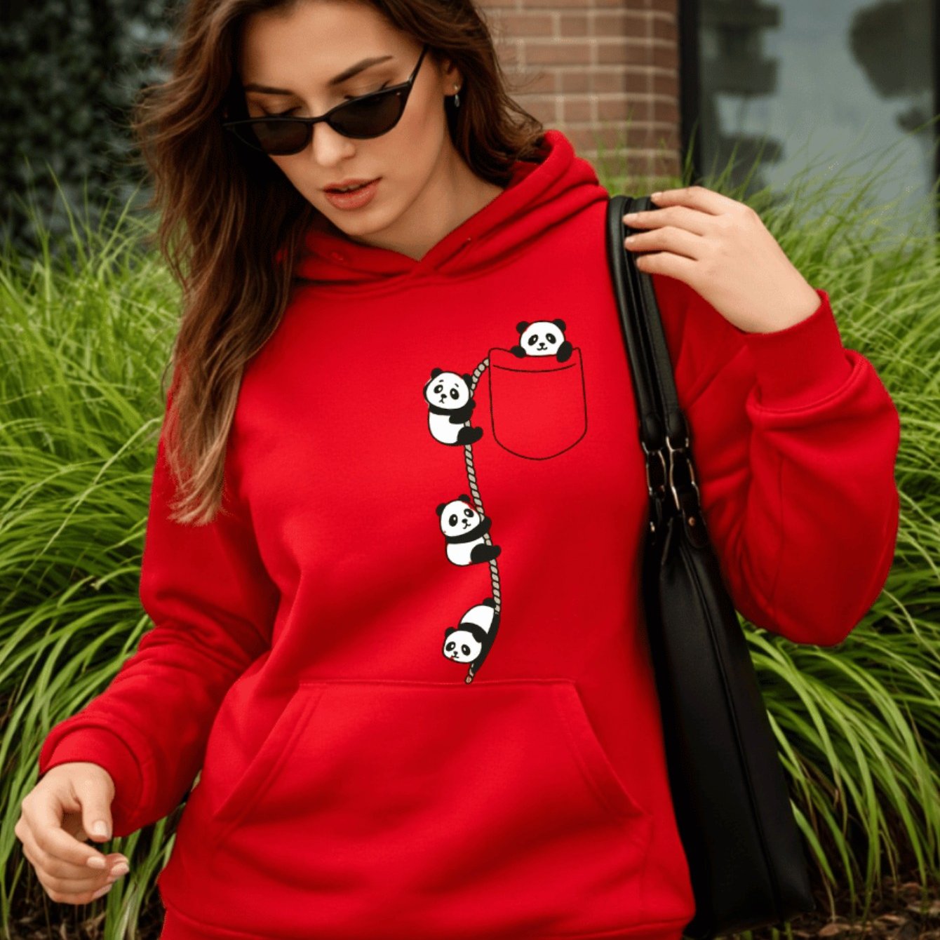 Moletom com Capuz Estilo Canguru para Mulheres com Estampa de Panda, Bolso, Peça para Clima Frio, Capuz e Gorro: retailer-supplied image