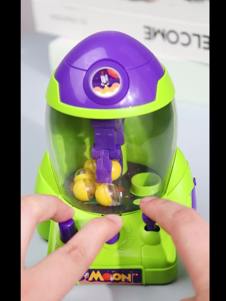 TVCMALL SJL6739 Claw Machine for Kids Spaceman Capsule Claw Game Prizes Toy 2 Power Supply Modes - Green