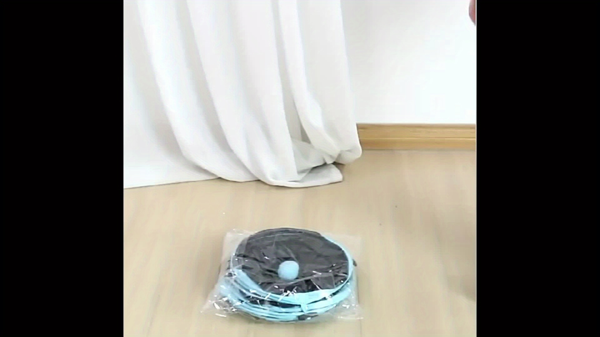 Een opvouwbare speeltunnel voor huisdieren