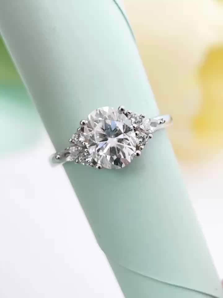 Silvery S925 2ct Moissanite Oval Diamond Ring