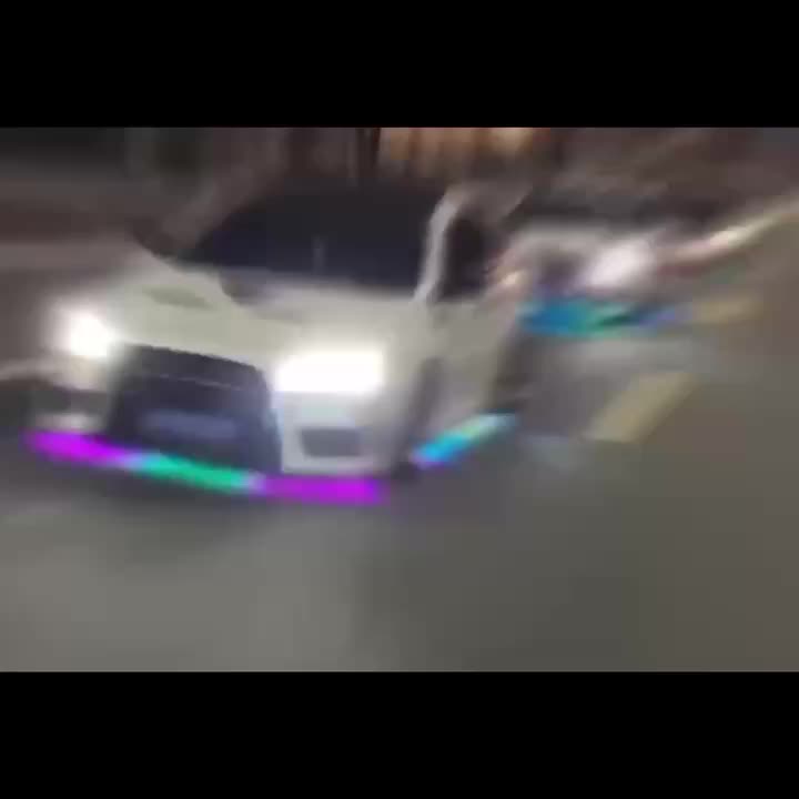 Acquista RGB multicolore flessibile che scorre per auto LED luce sottoscocca  sottoscocca impermeabile telaio per automobili luce al neon per atmosfera