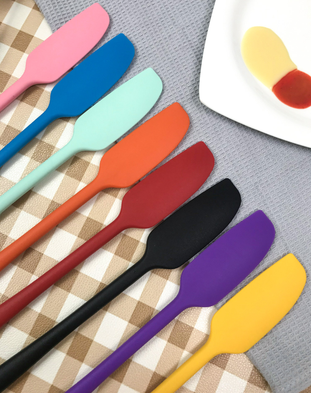 YHCWJZP Scraper, Kitchen Utensil Silicone High Temperature Resistant Cake  Cream Scraper Spatula Kitc…See more YHCWJZP Scraper, Kitchen Utensil