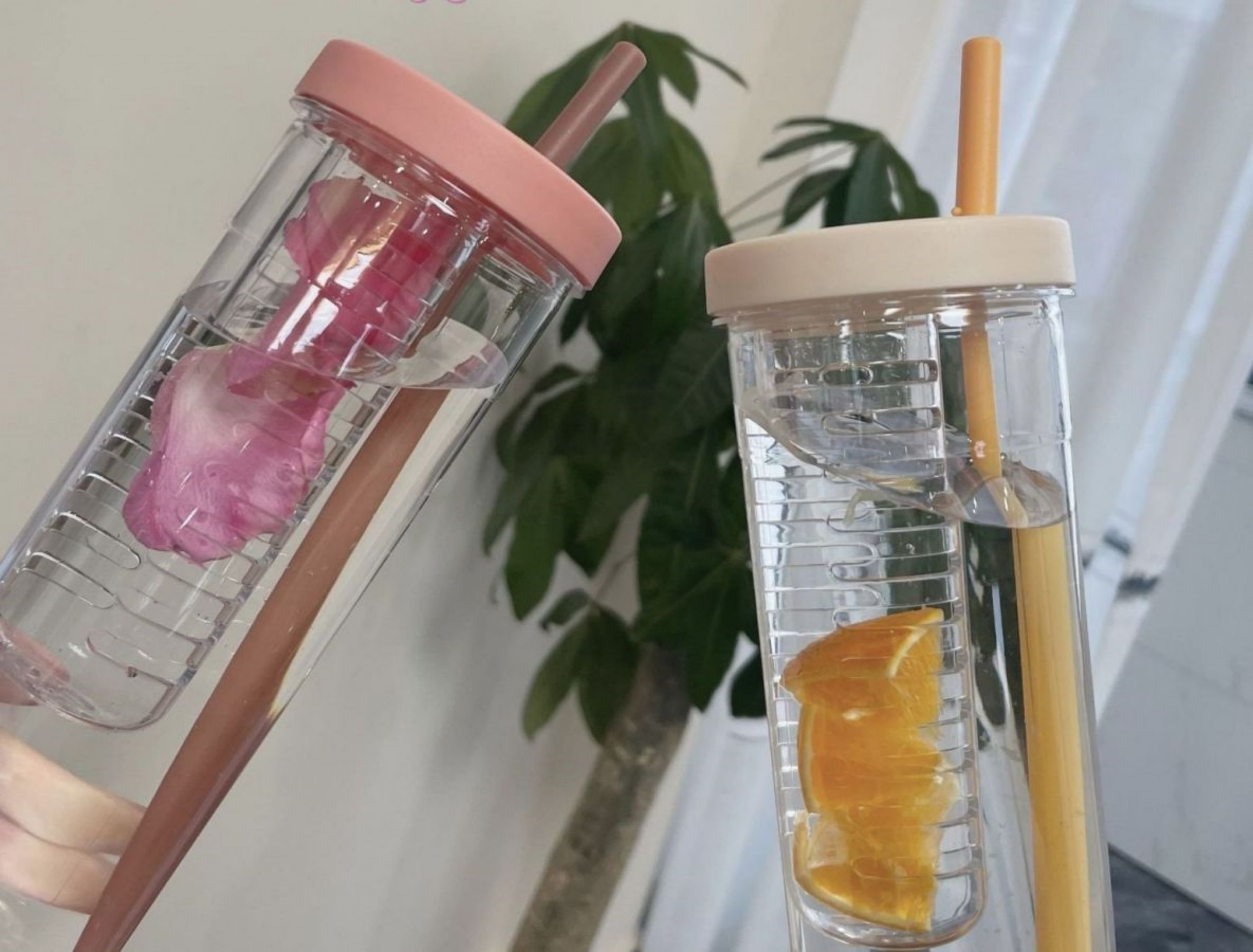 700ml Clear Plastic Juice Bottles with Tea Infuser and Straw